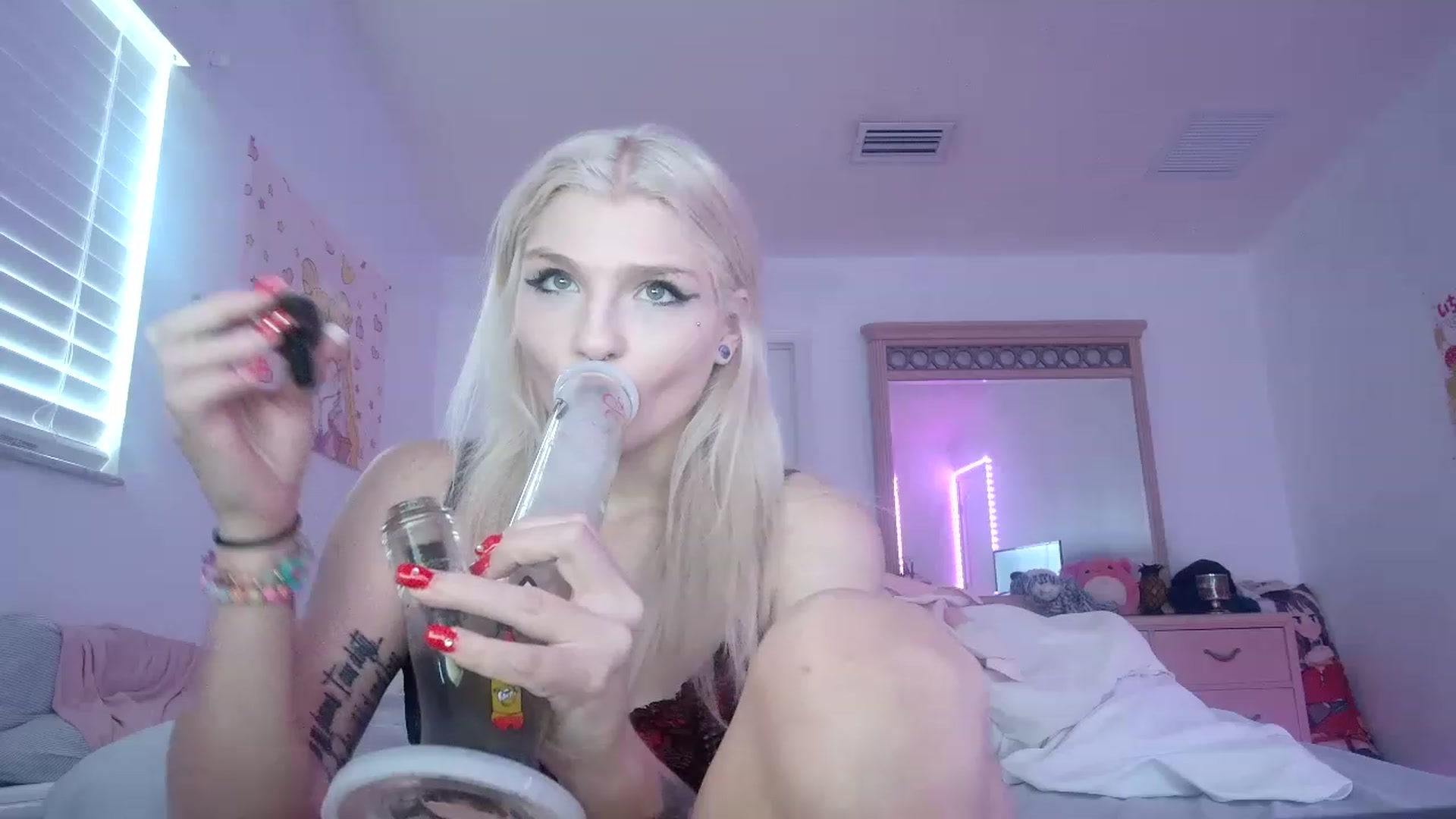 Gallery image thumbnail from DuckChan0's myfreecams stream on, 07/10/2023, 17:34 image 15 of 20