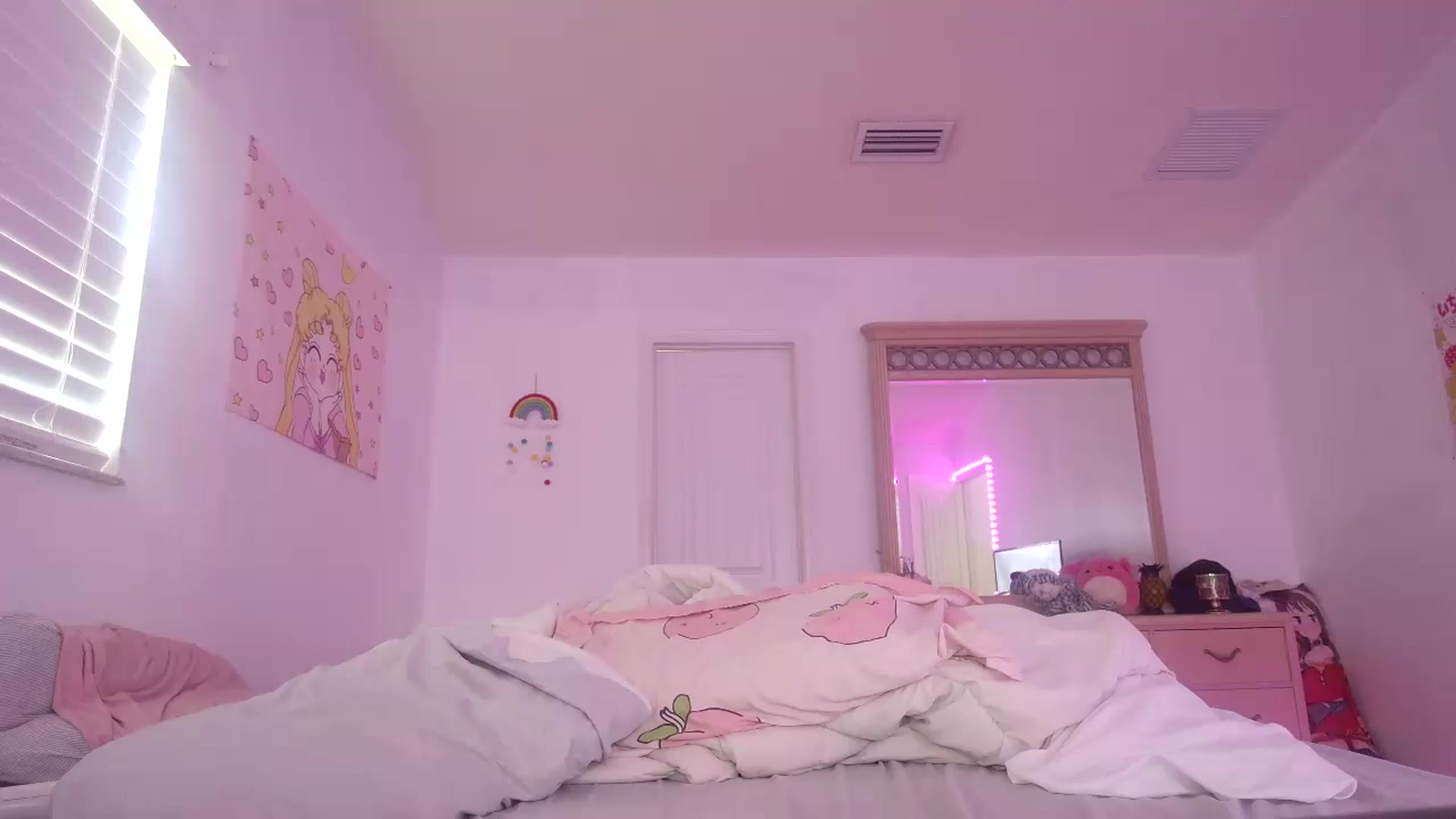 Gallery image thumbnail from DuckChan0's myfreecams stream on, 07/10/2023, 17:34 image 14 of 20