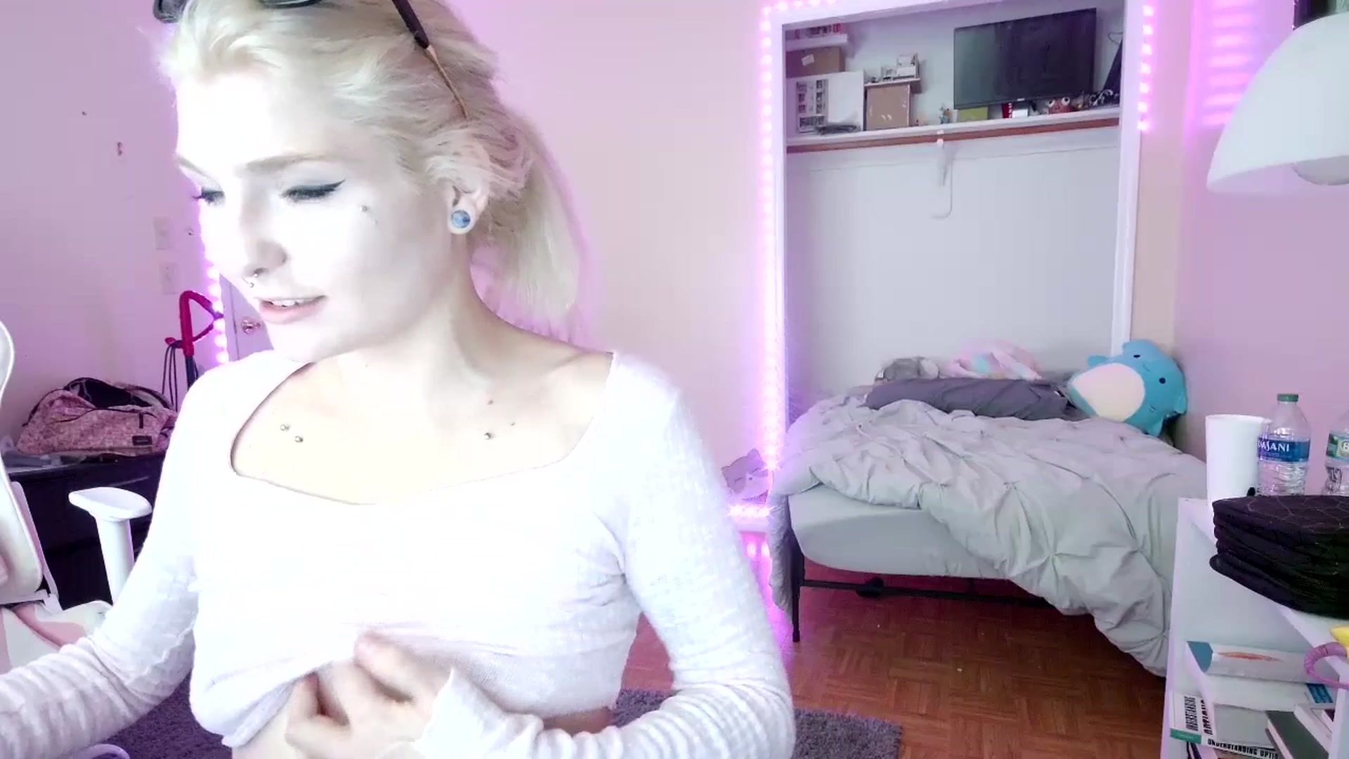 Gallery image thumbnail from DuckChan0's myfreecams stream on, 07/11/2023, 16:05 image 9 of 20