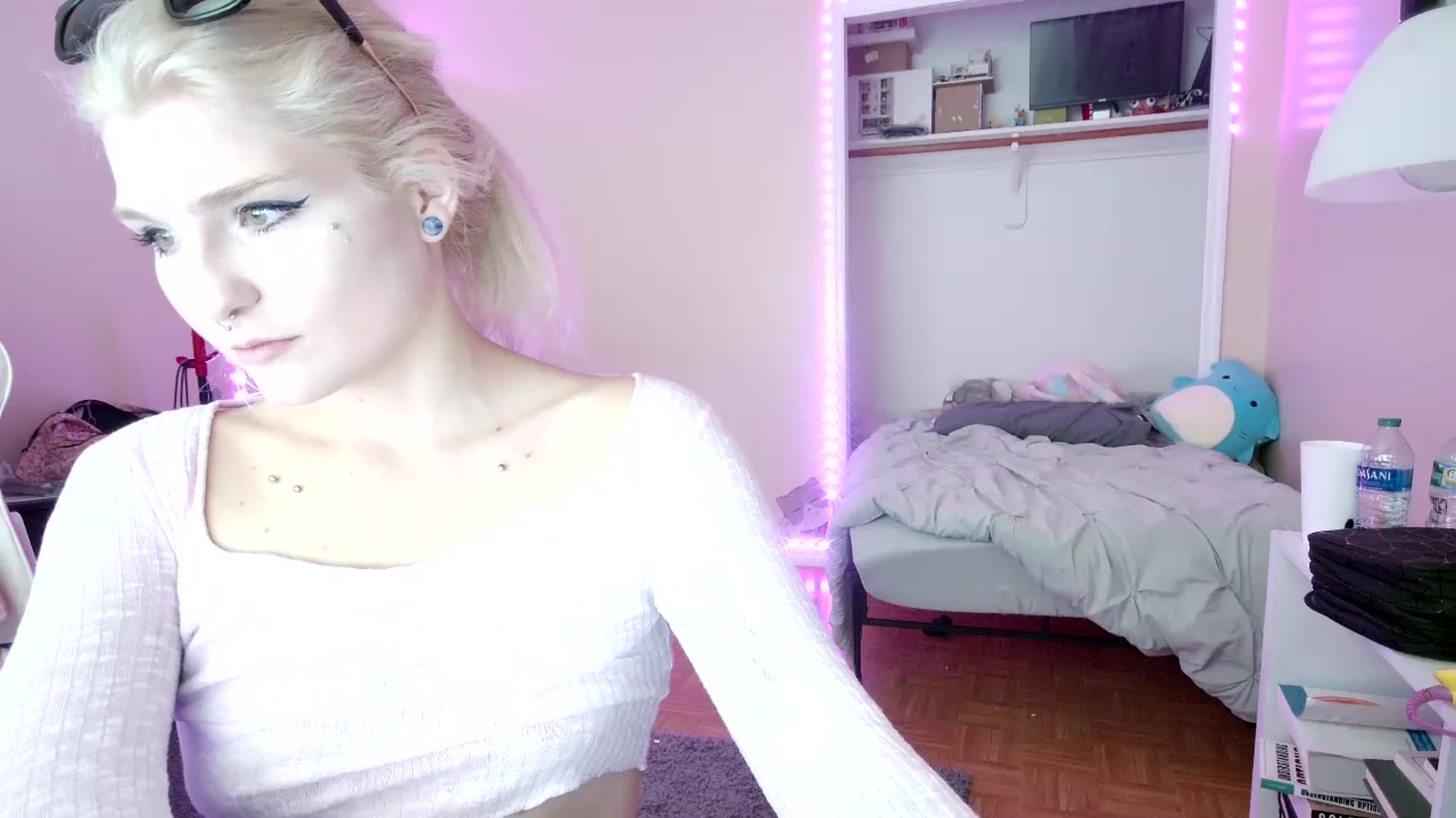 Gallery image thumbnail from DuckChan0's myfreecams stream on, 07/11/2023, 16:05 image 10 of 20