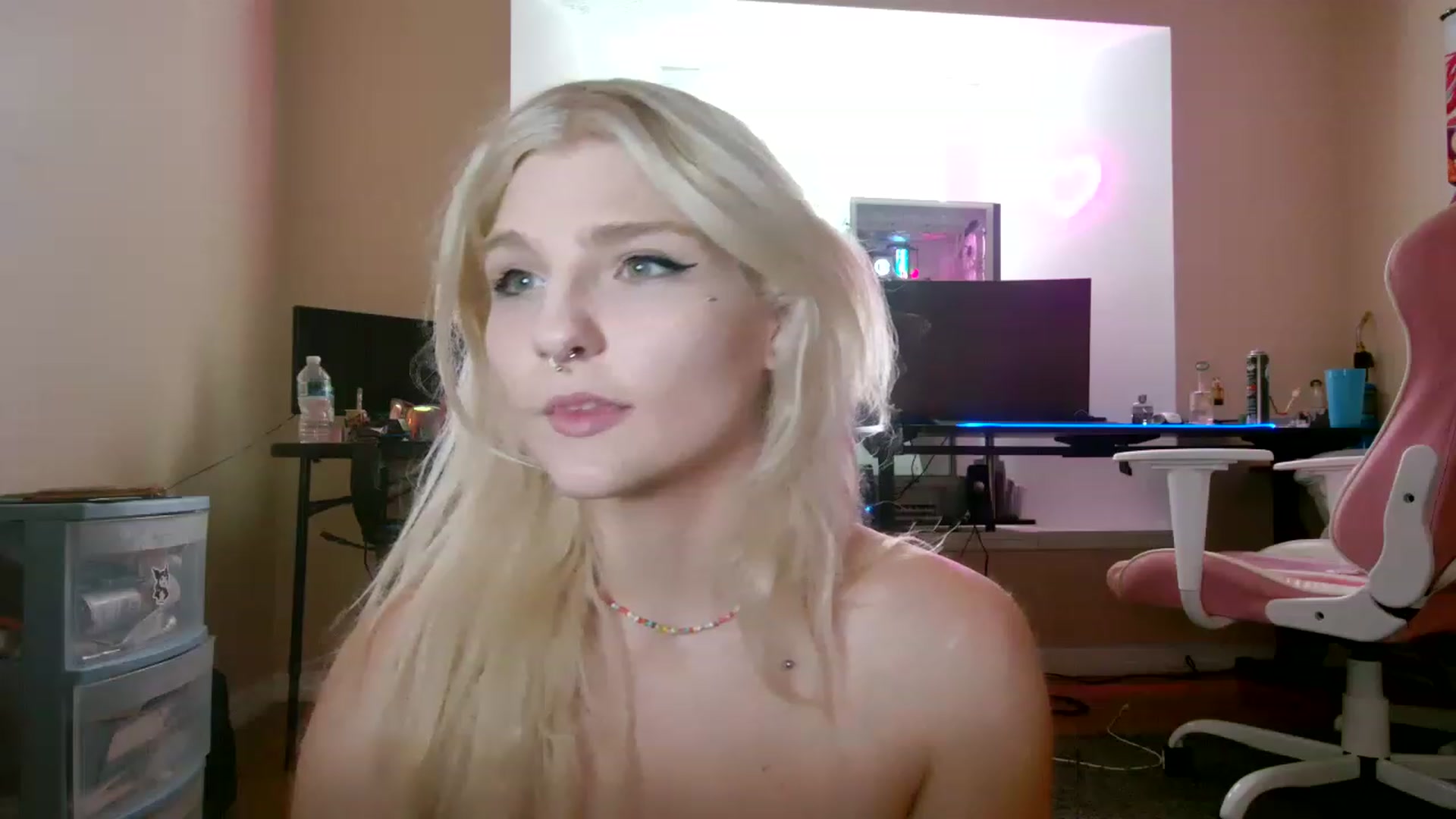 Gallery image thumbnail from DuckChan0's myfreecams stream on, 07/12/2023, 17:05 image 20 of 20