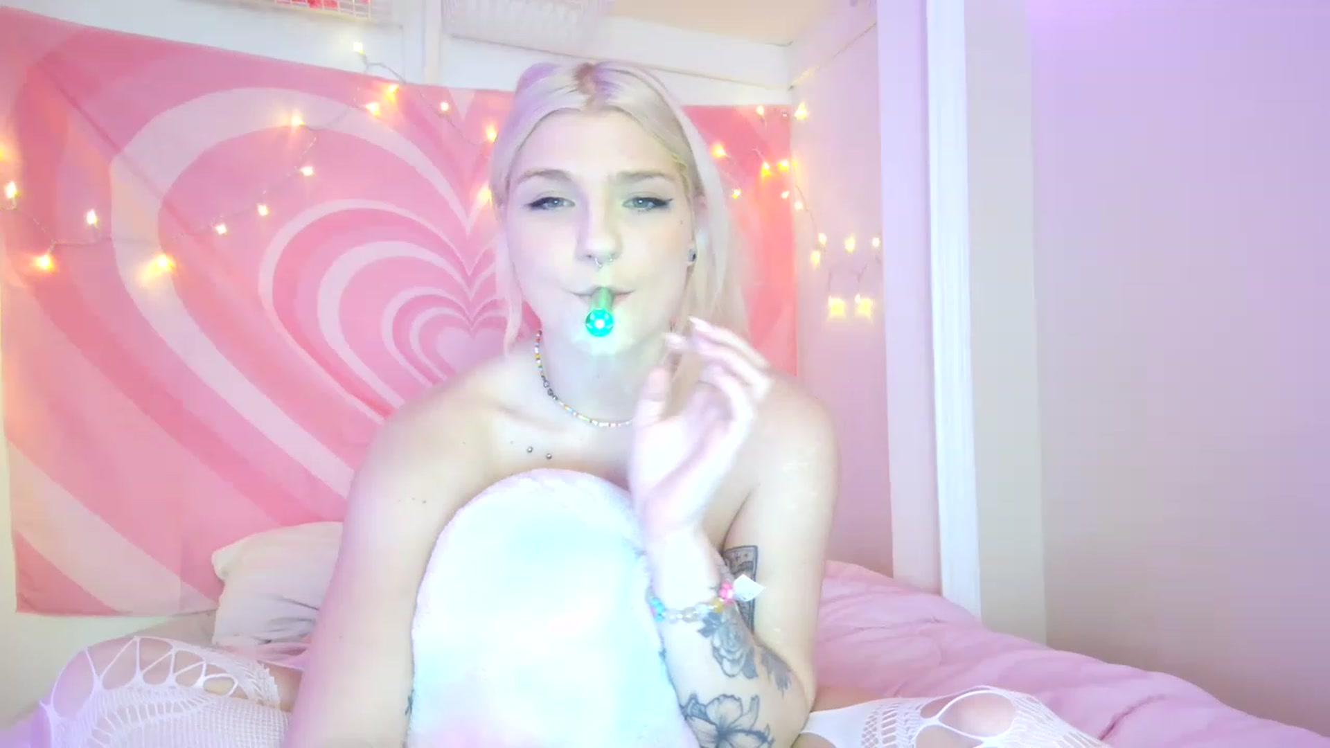 Gallery image thumbnail from DuckChan0's myfreecams stream on, 07/17/2023, 18:14 image 15 of 20