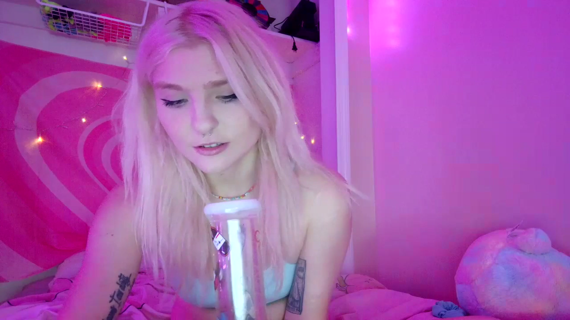 Gallery image thumbnail from DuckChan0's myfreecams stream on, 07/19/2023, 17:12 image 8 of 20