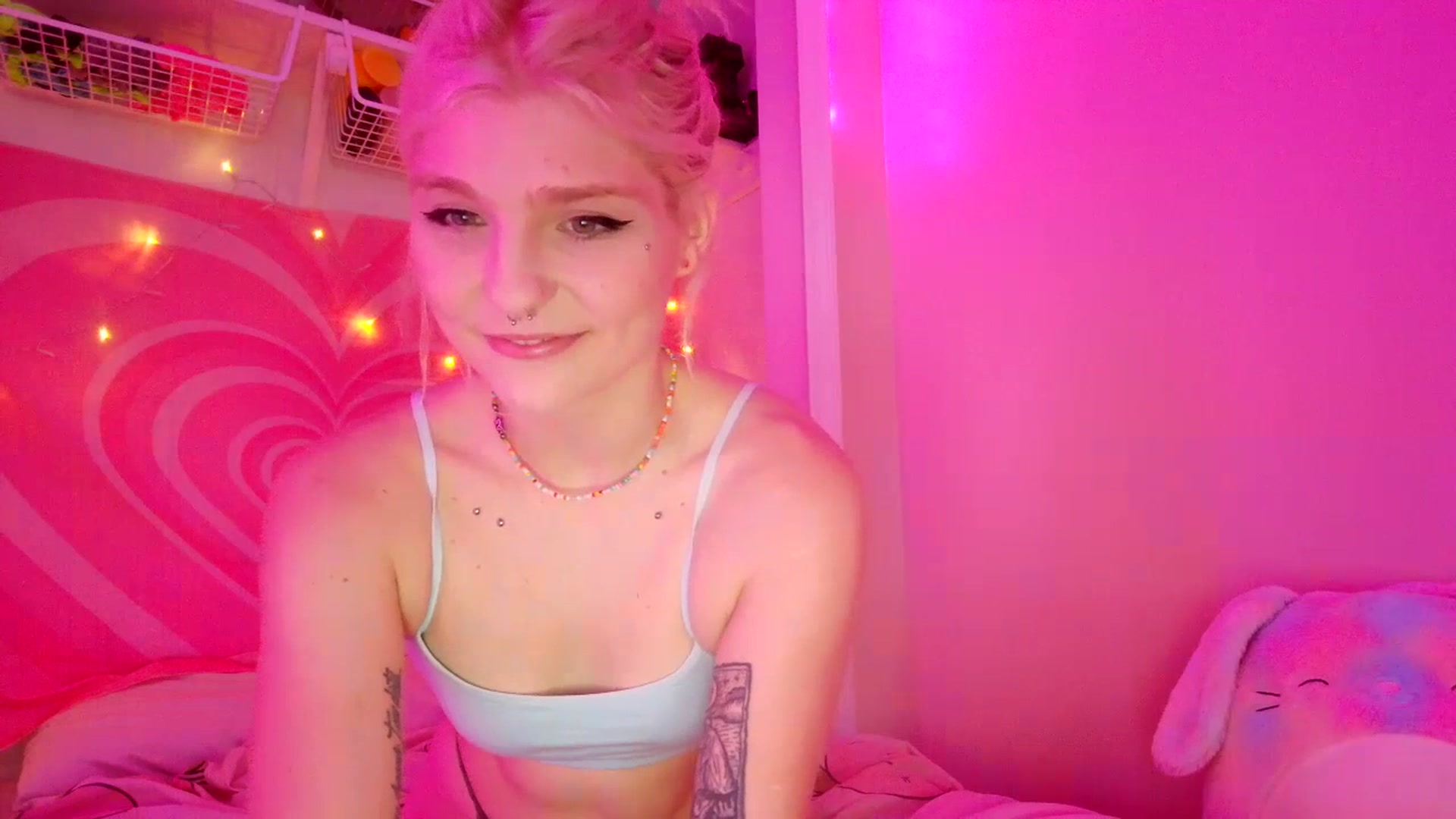 Gallery image thumbnail from DuckChan0's myfreecams stream on, 07/19/2023, 17:12 image 15 of 20