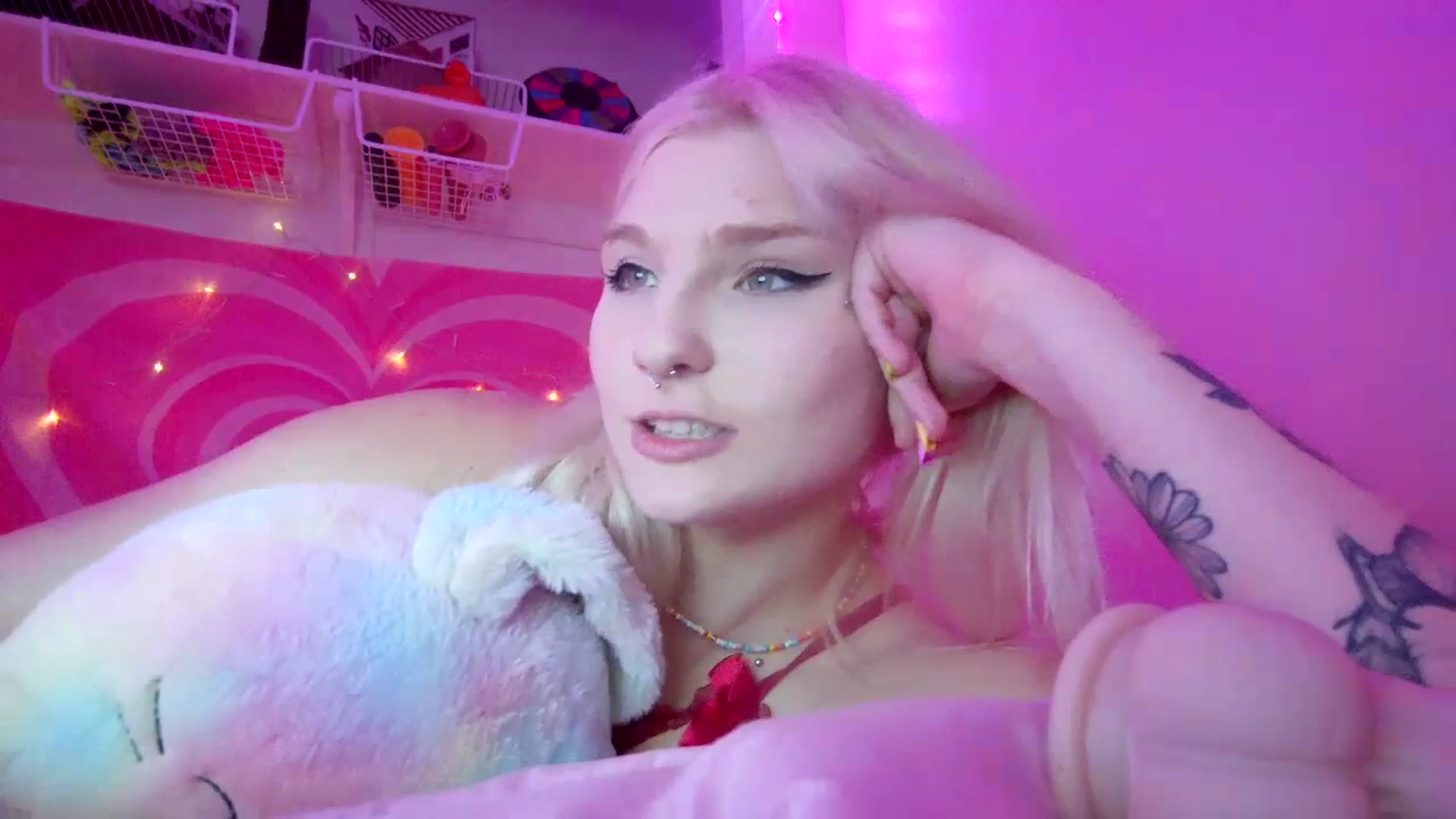 Gallery image thumbnail from DuckChan0's myfreecams stream on, 07/19/2023, 18:01 image 14 of 20