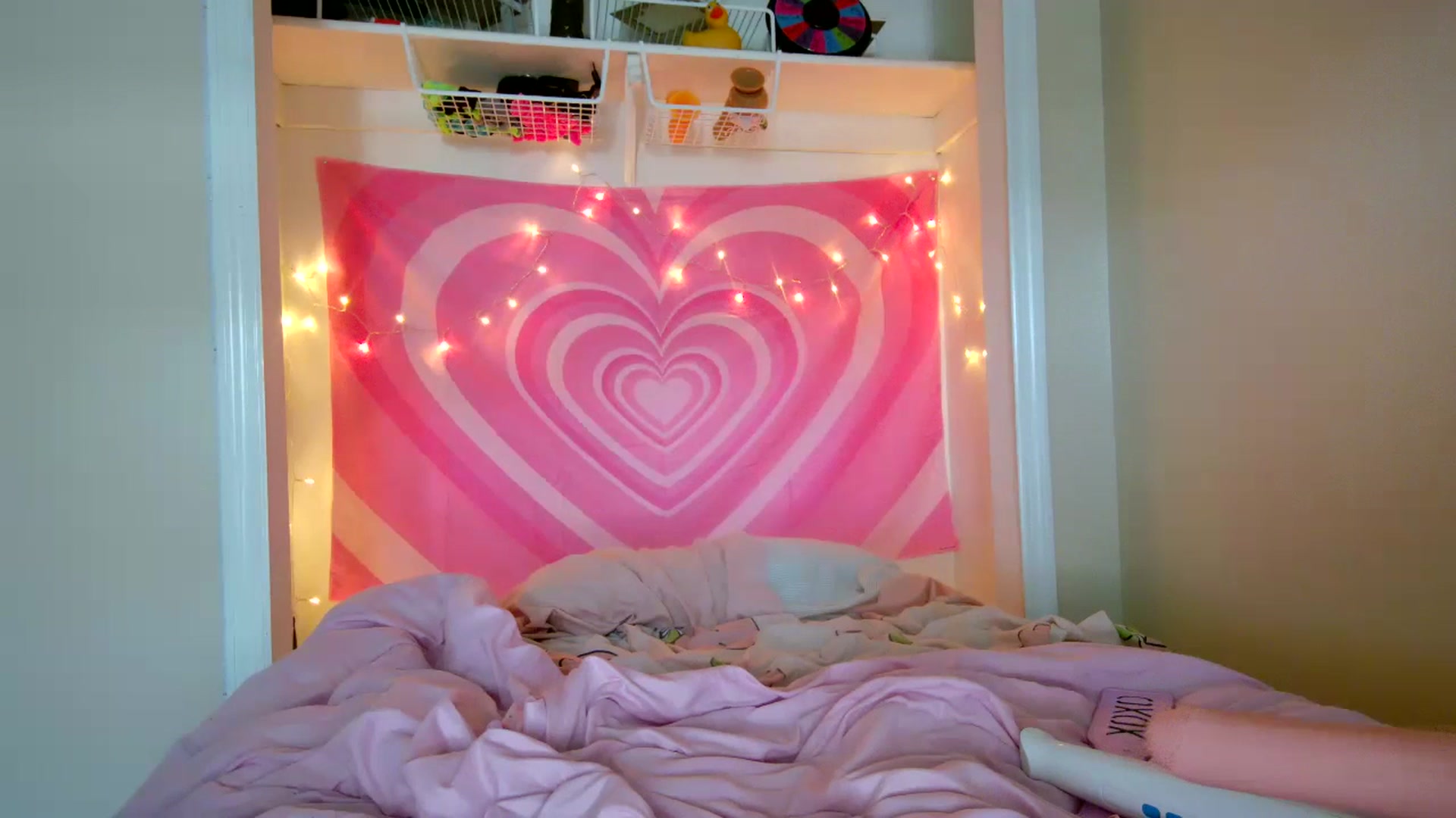Gallery image thumbnail from DuckChan0's myfreecams stream on, 07/21/2023, 16:24 image 3 of 20