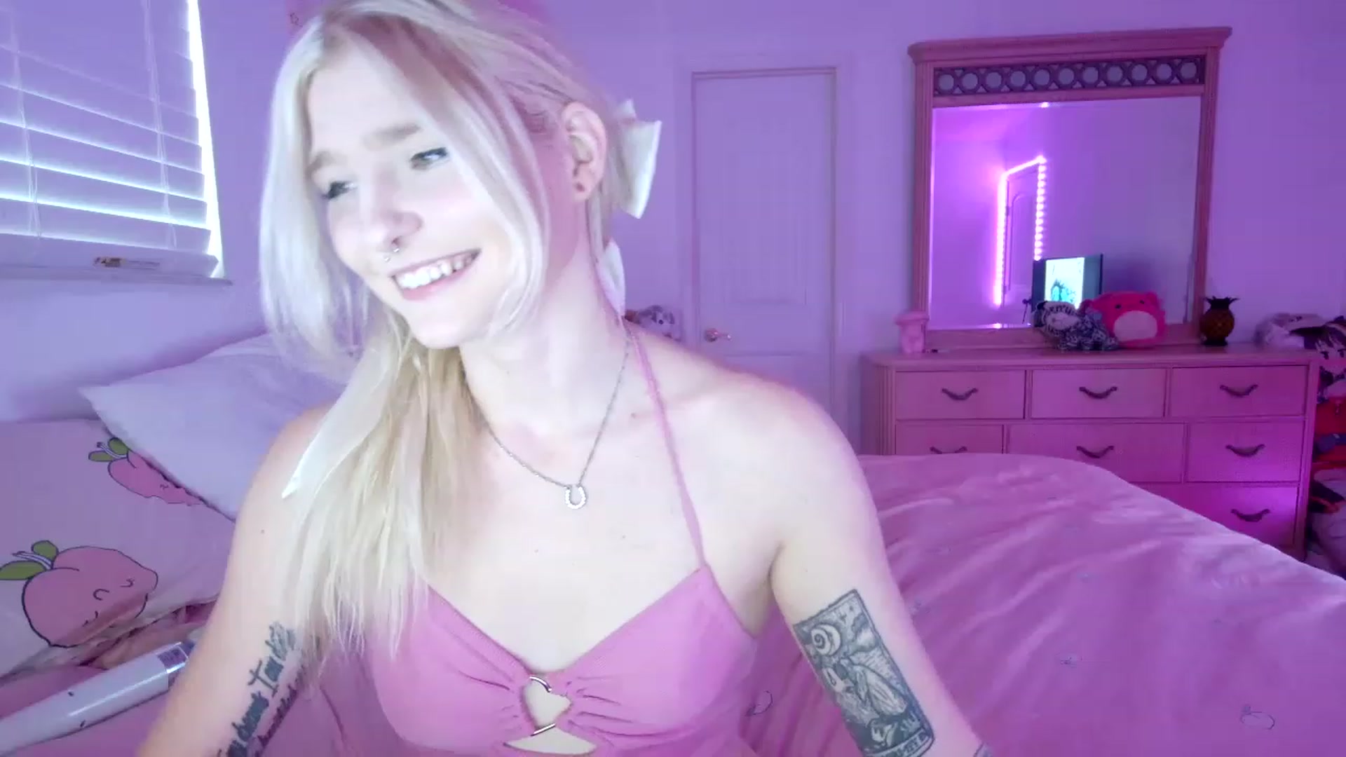 Gallery image thumbnail from DuckChan0's myfreecams stream on, 07/23/2023, 23:17 image 8 of 20