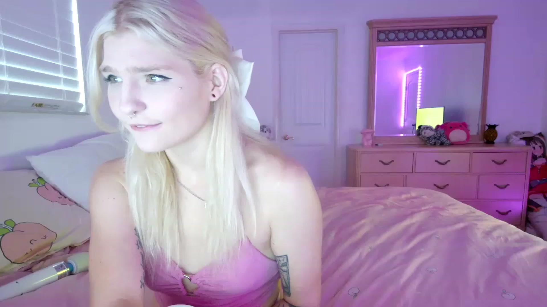 Gallery image thumbnail from DuckChan0's myfreecams stream on, 07/23/2023, 23:17 image 2 of 20