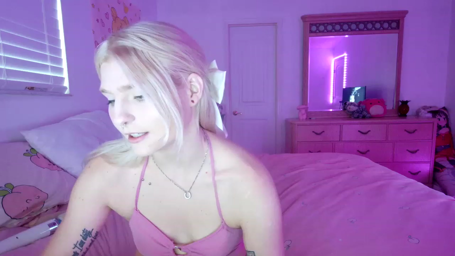 Gallery image thumbnail from DuckChan0's myfreecams stream on, 07/23/2023, 23:17 image 10 of 20