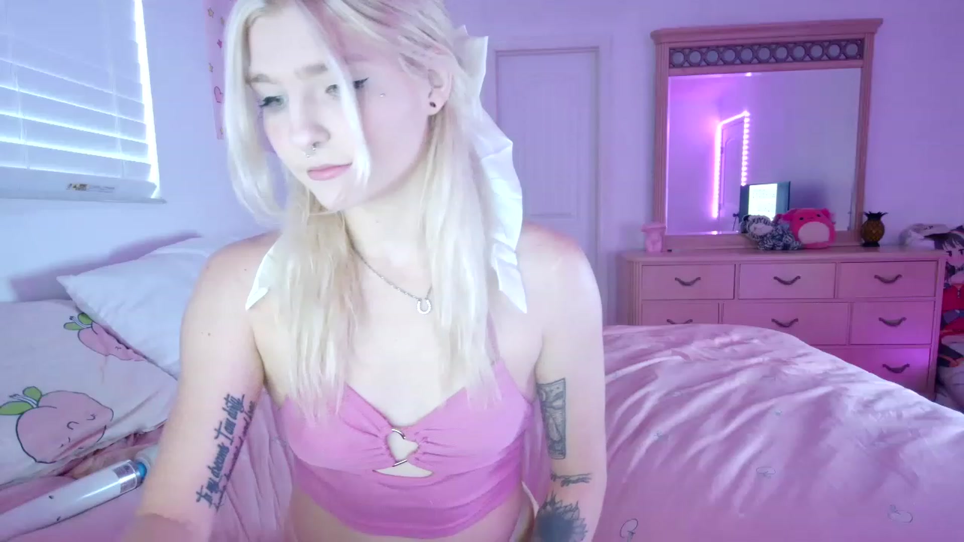 Gallery image thumbnail from DuckChan0's myfreecams stream on, 07/23/2023, 23:17 image 6 of 20
