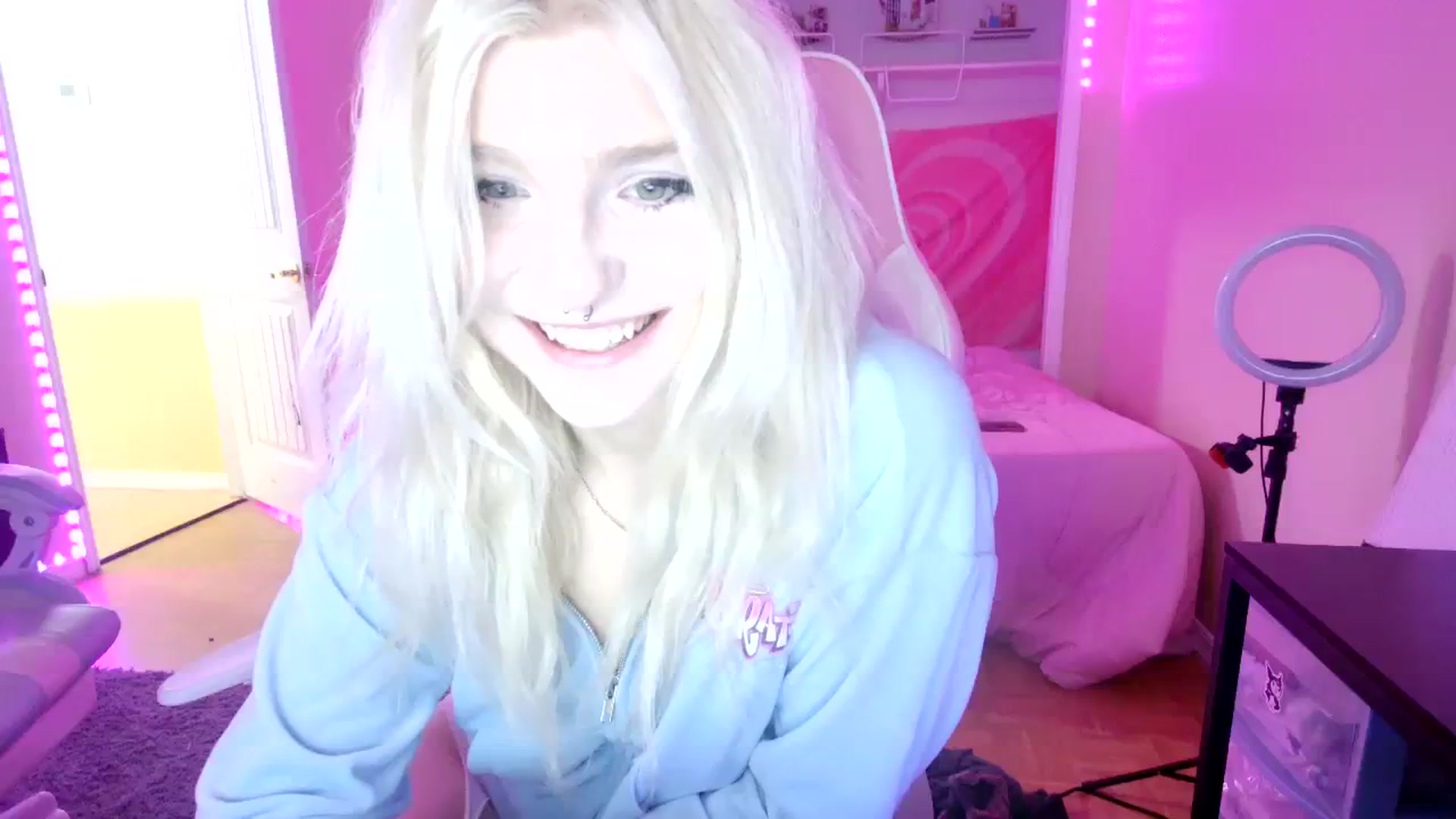 Gallery image thumbnail from DuckChan0's myfreecams stream on, 07/24/2023, 16:52 image 8 of 20