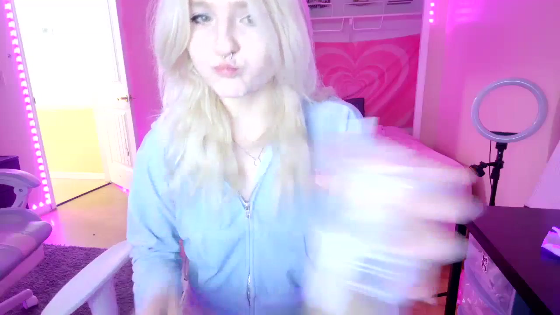 Gallery image thumbnail from DuckChan0's myfreecams stream on, 07/24/2023, 16:52 image 9 of 20