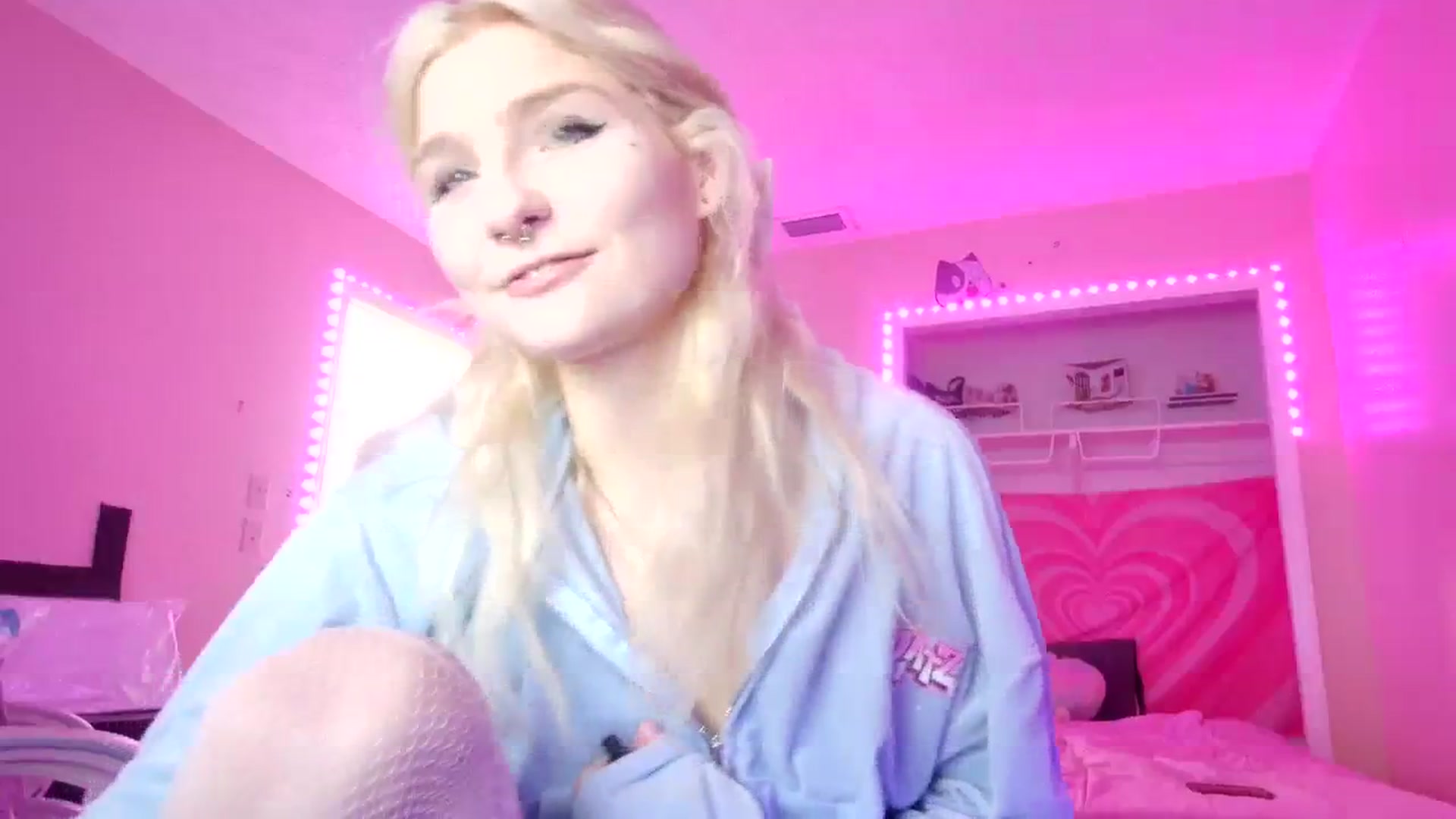 Gallery image thumbnail from DuckChan0's myfreecams stream on, 07/24/2023, 16:52 image 6 of 20