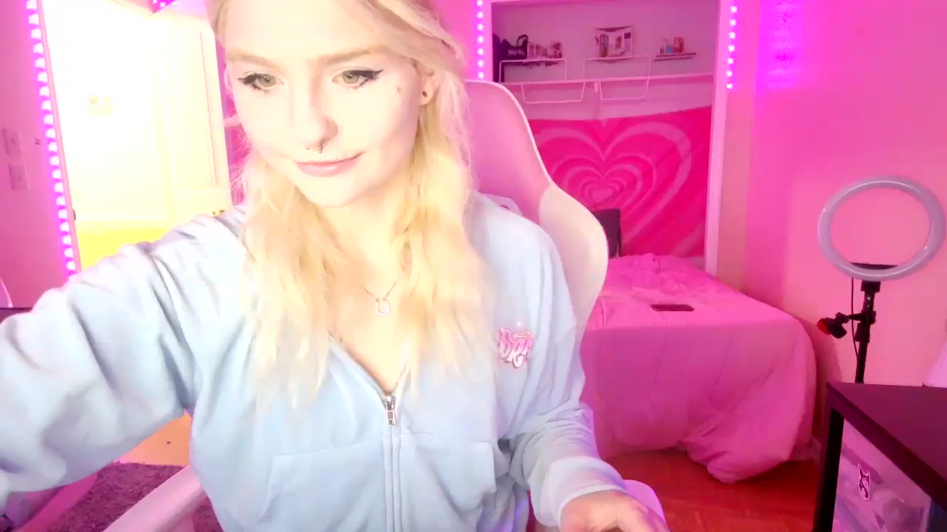 Gallery image thumbnail from DuckChan0's myfreecams stream on, 07/24/2023, 16:52 image 7 of 20