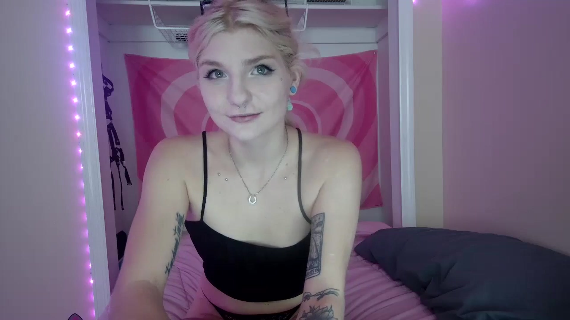 Gallery image thumbnail from DuckChan0's myfreecams stream on, 07/28/2023, 15:24 image 7 of 20