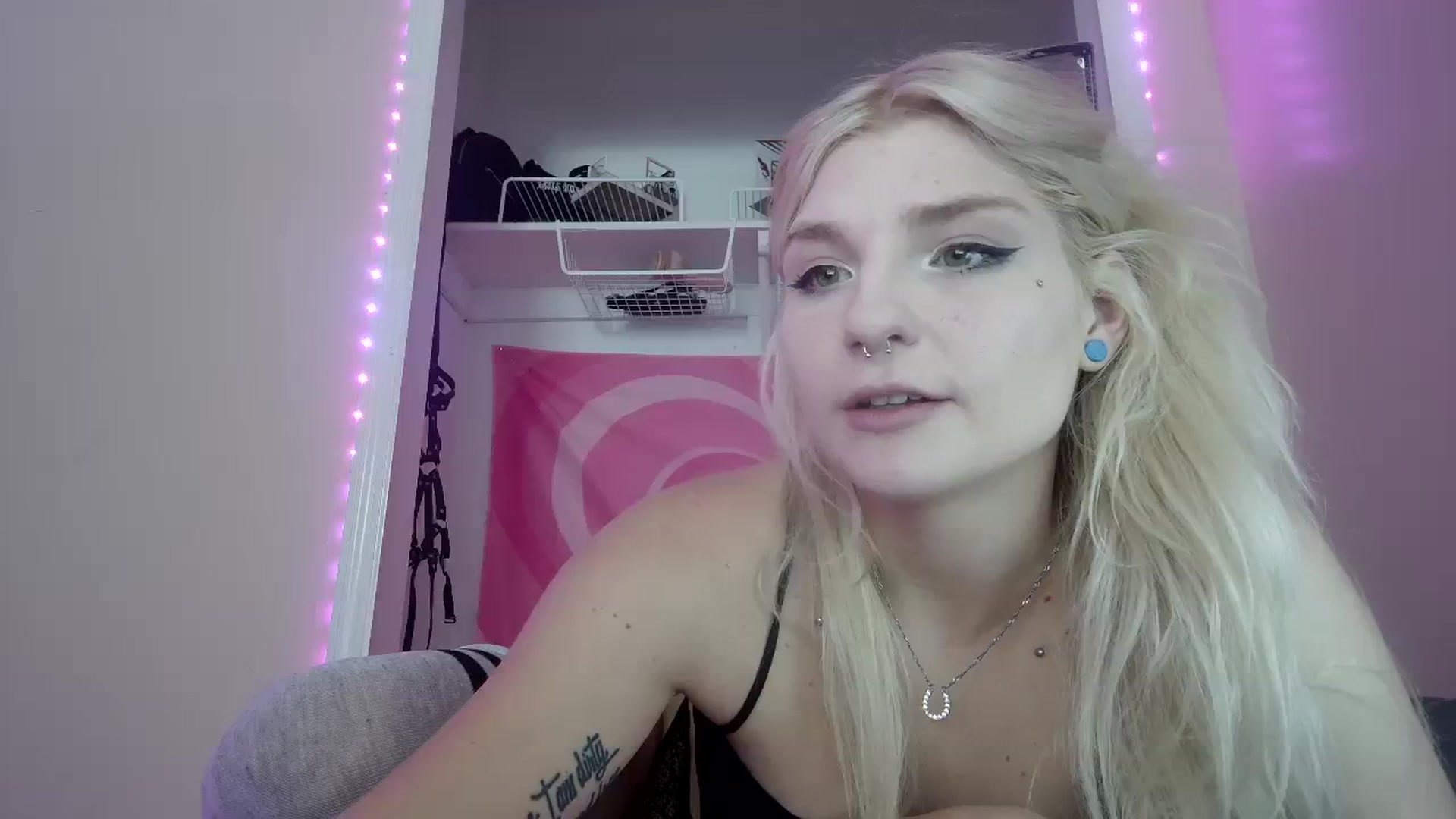 Gallery image thumbnail from DuckChan0's myfreecams stream on, 07/28/2023, 15:24 image 13 of 20