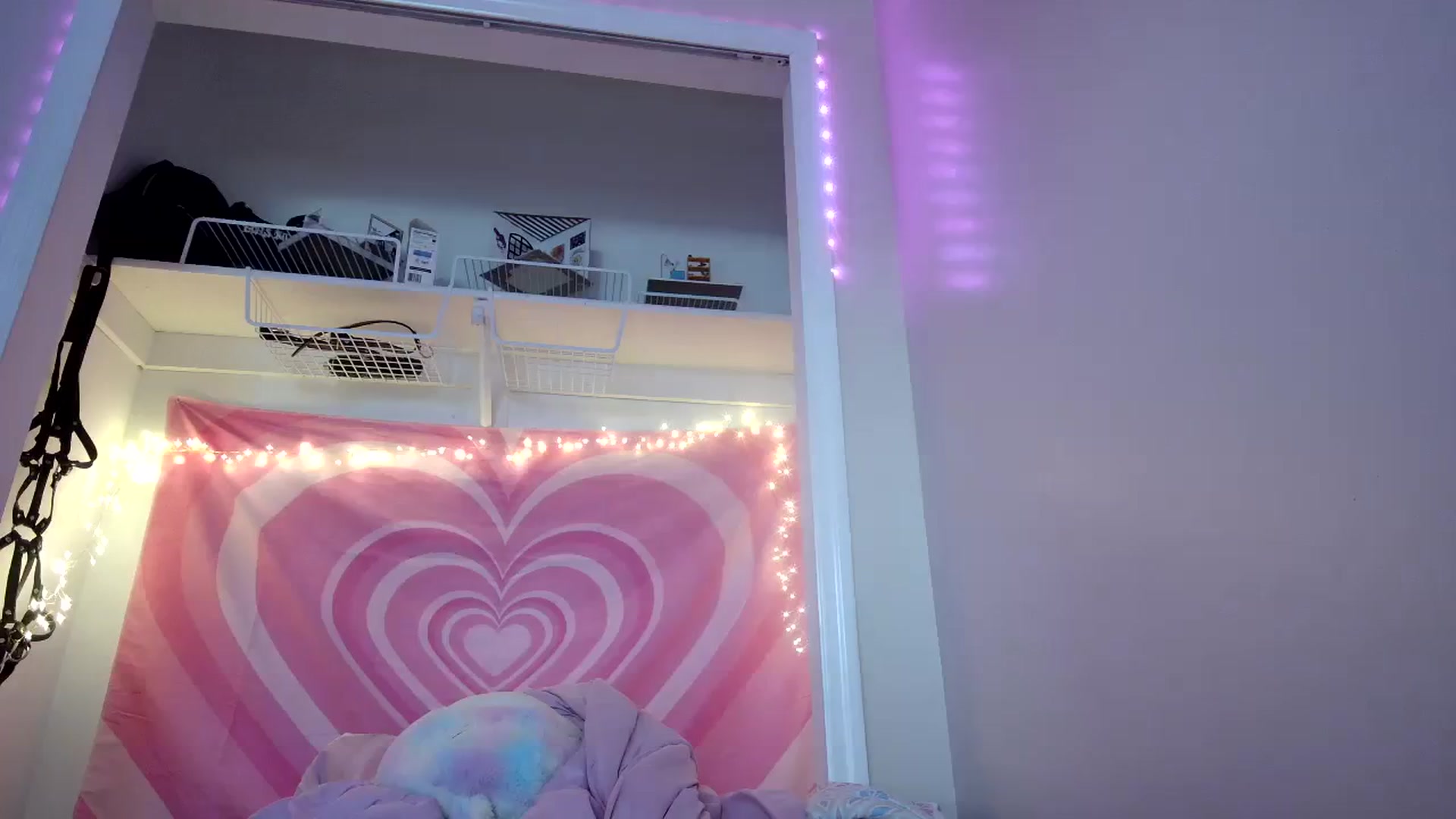 Gallery image thumbnail from DuckChan0's myfreecams stream on, 07/31/2023, 16:51 image 10 of 20