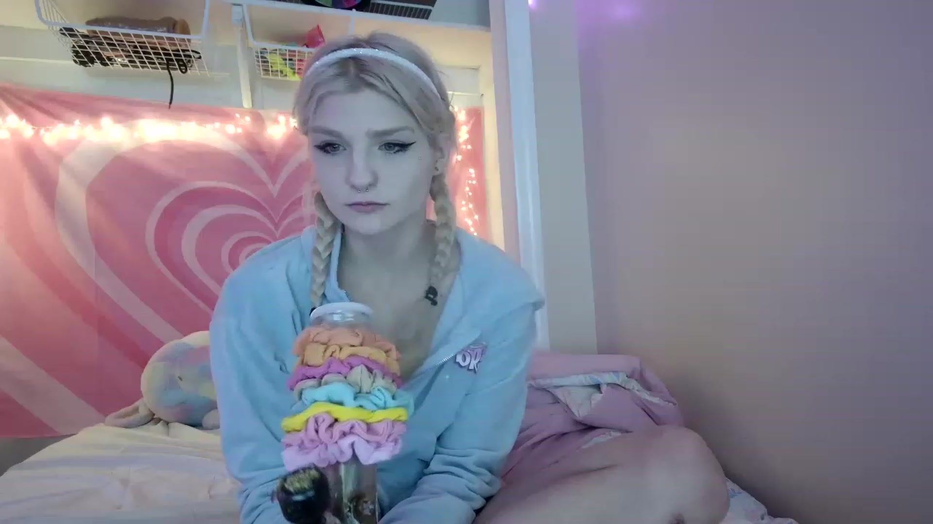 Gallery image thumbnail from DuckChan0's myfreecams stream on, 08/03/2023, 16:30 image 13 of 20