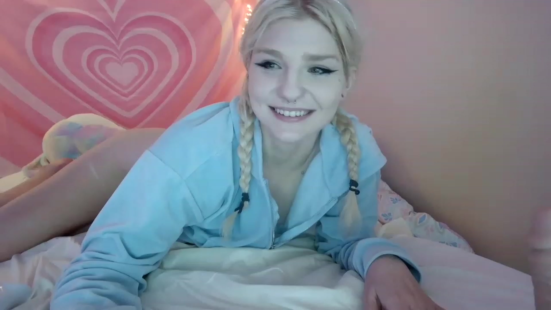 Gallery image thumbnail from DuckChan0's myfreecams stream on, 08/03/2023, 16:30 image 10 of 20