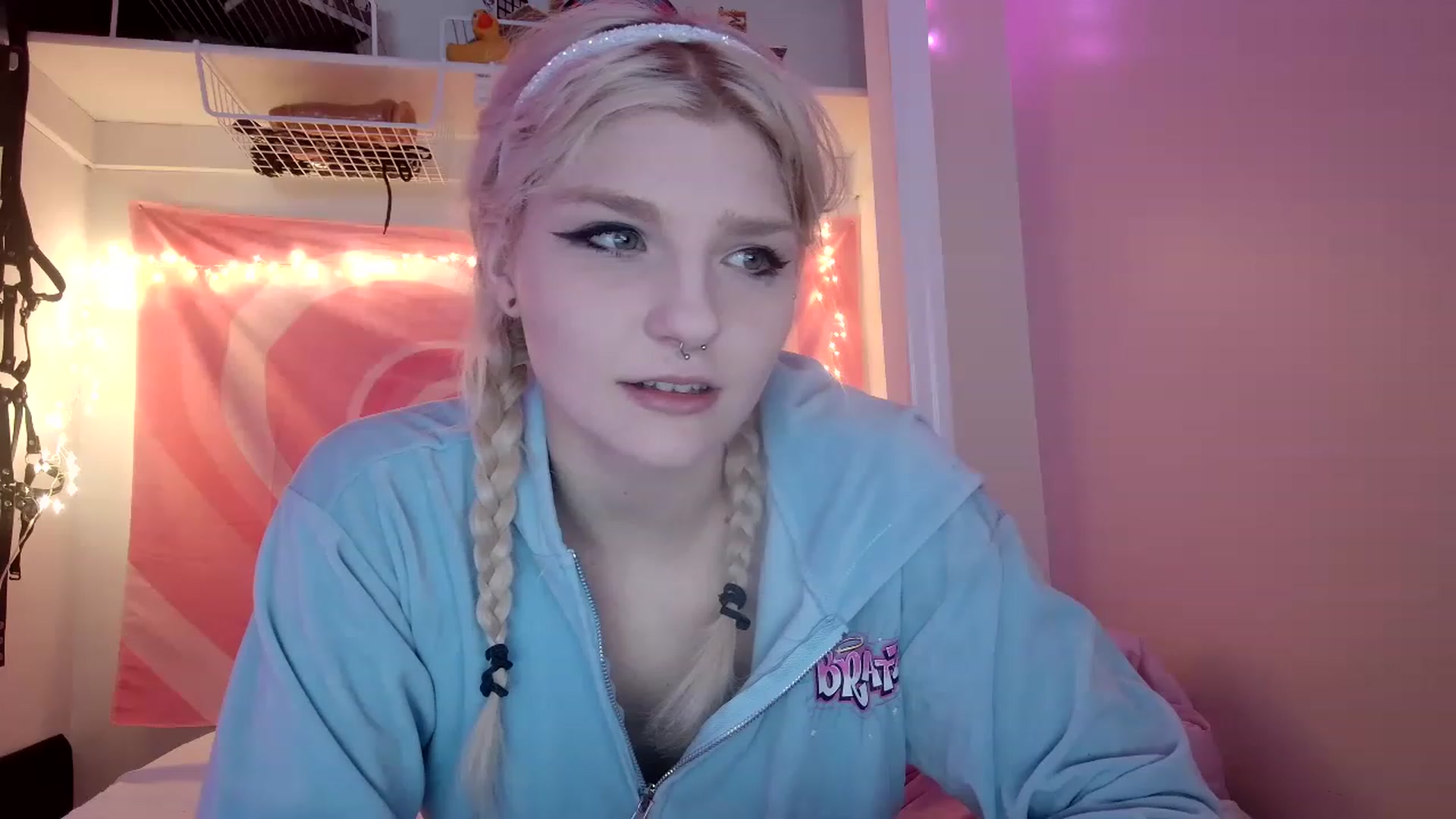Gallery image thumbnail from DuckChan0's myfreecams stream on, 08/03/2023, 16:30 image 19 of 20