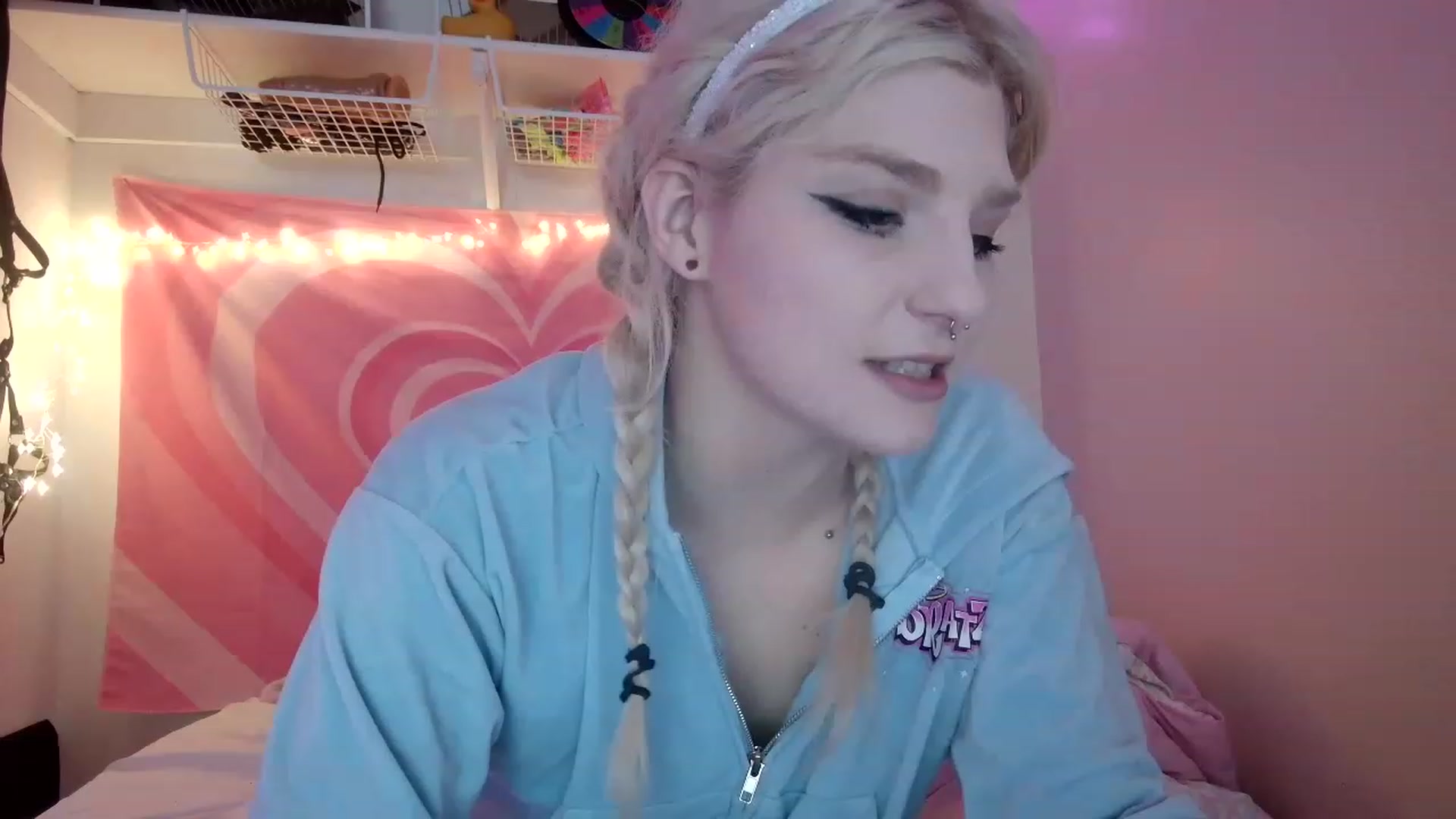 Gallery image thumbnail from DuckChan0's myfreecams stream on, 08/03/2023, 16:30 image 18 of 20