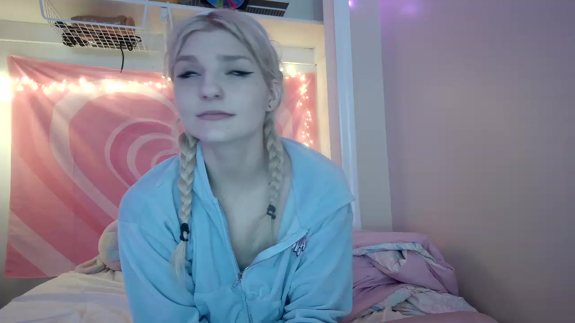 Gallery image thumbnail from DuckChan0's myfreecams stream on, 08/03/2023, 16:30 image 17 of 20
