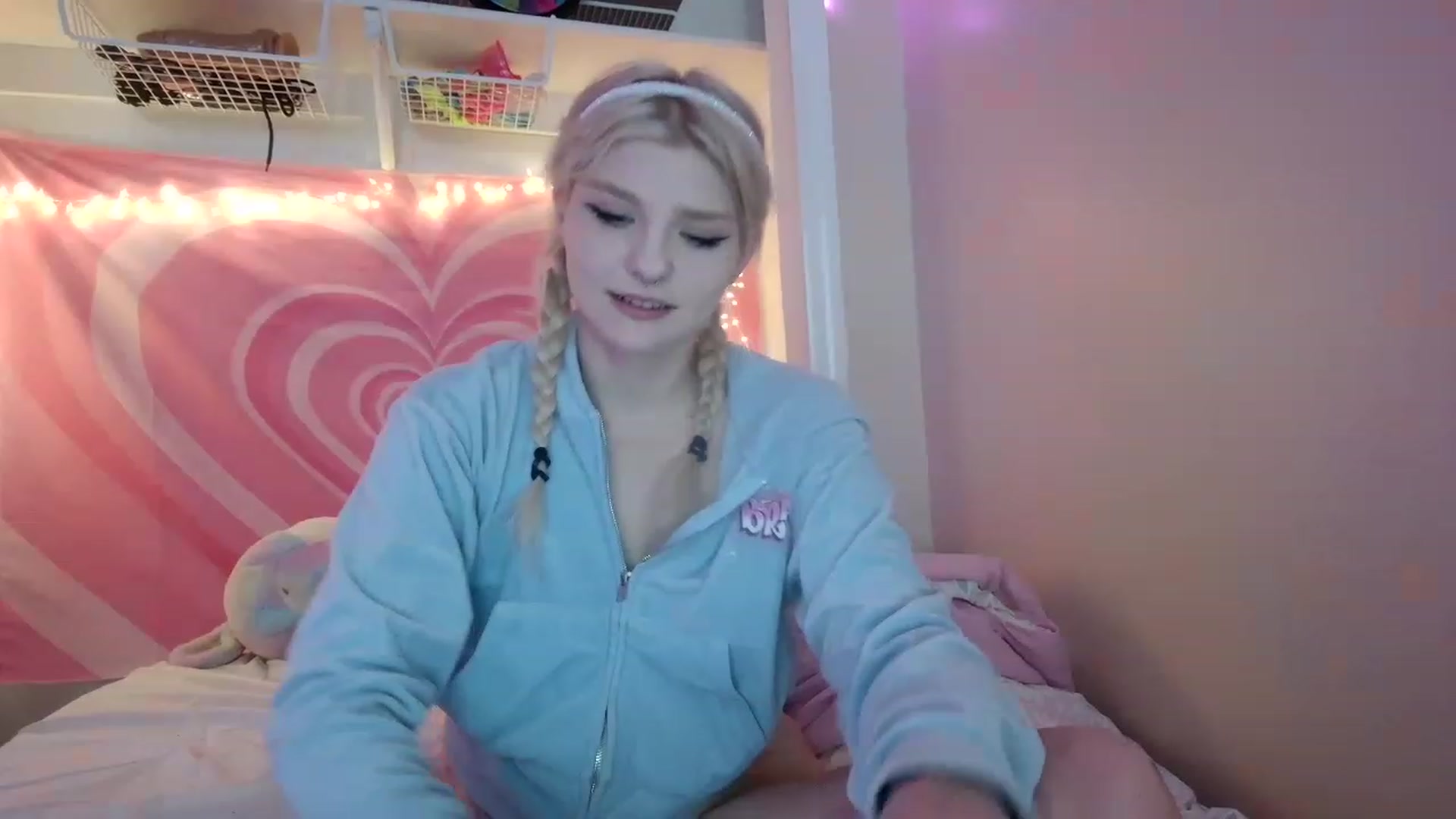 Gallery image thumbnail from DuckChan0's myfreecams stream on, 08/03/2023, 16:30 image 14 of 20