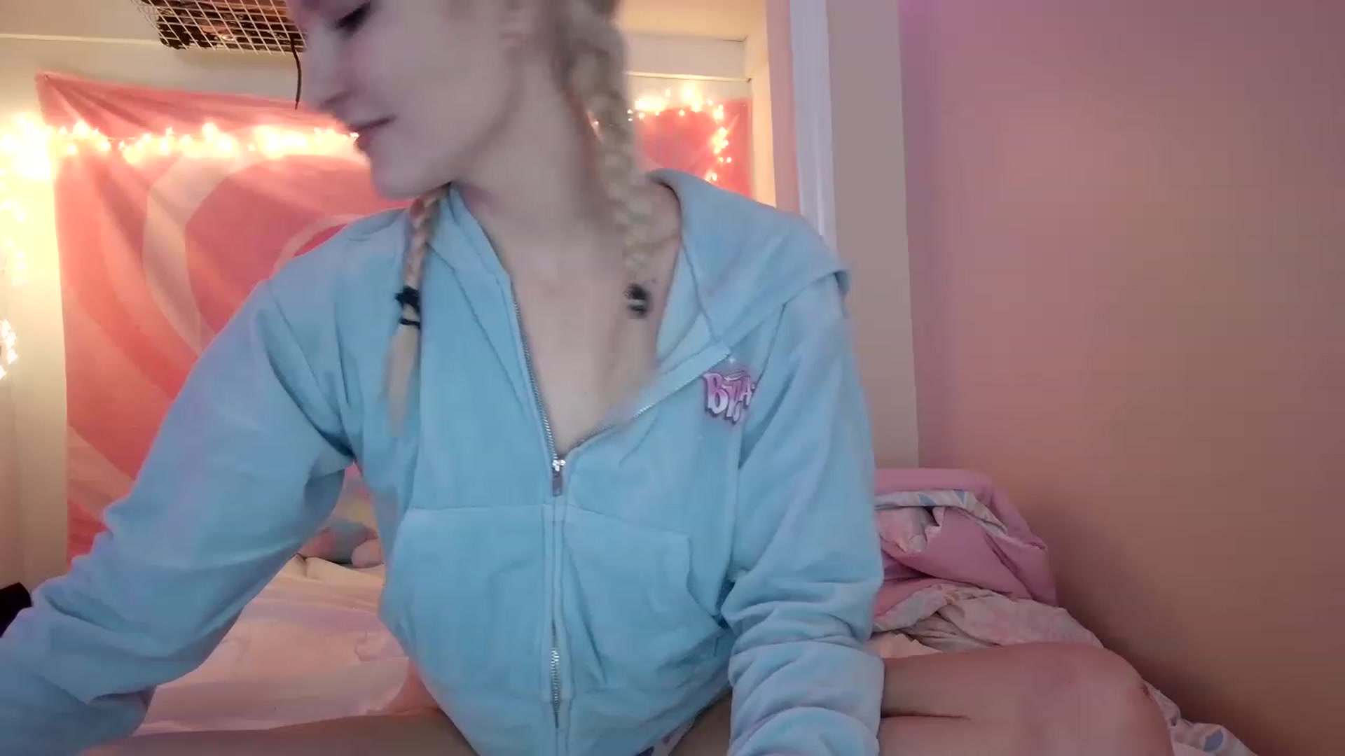 Gallery image thumbnail from DuckChan0's myfreecams stream on, 08/03/2023, 16:30 image 15 of 20
