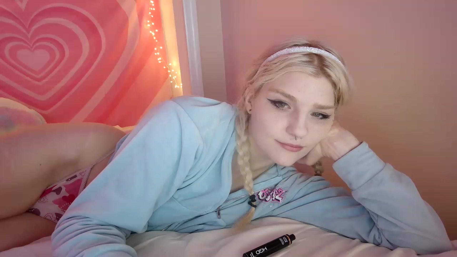 Gallery image thumbnail from DuckChan0's myfreecams stream on, 08/03/2023, 17:31 image 8 of 20