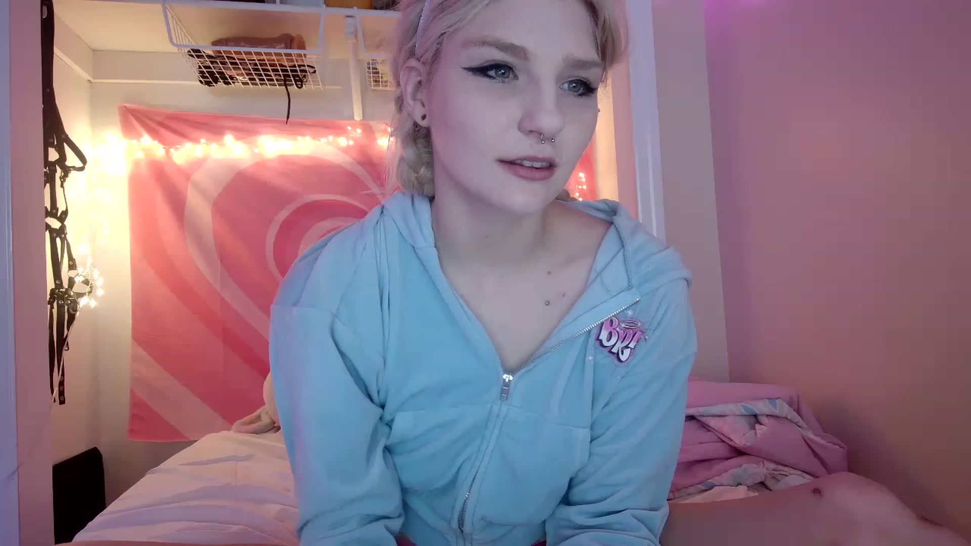 Gallery image thumbnail from DuckChan0's myfreecams stream on, 08/03/2023, 17:31 image 3 of 20