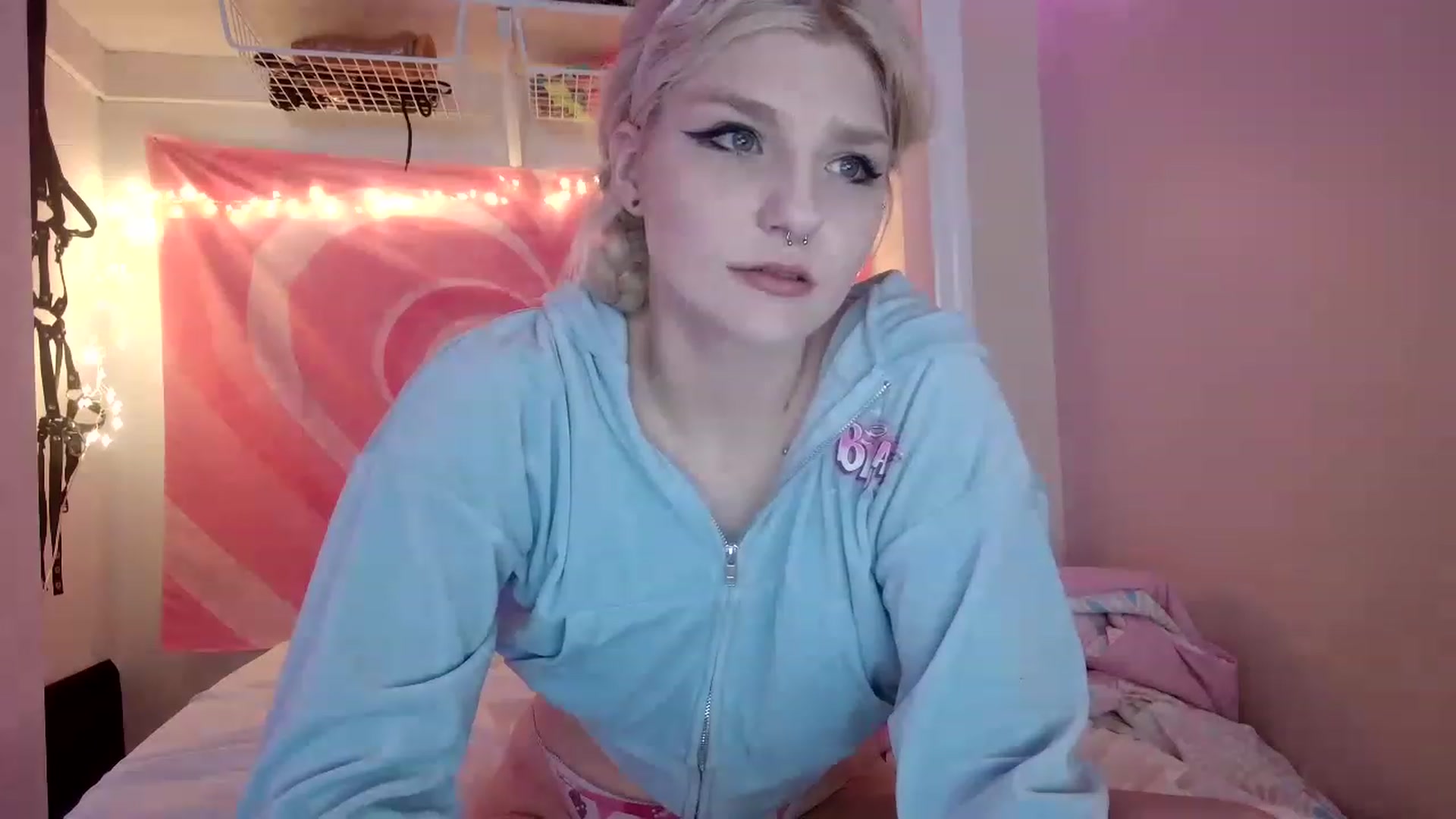 Gallery image thumbnail from DuckChan0's myfreecams stream on, 08/03/2023, 17:31 image 2 of 20