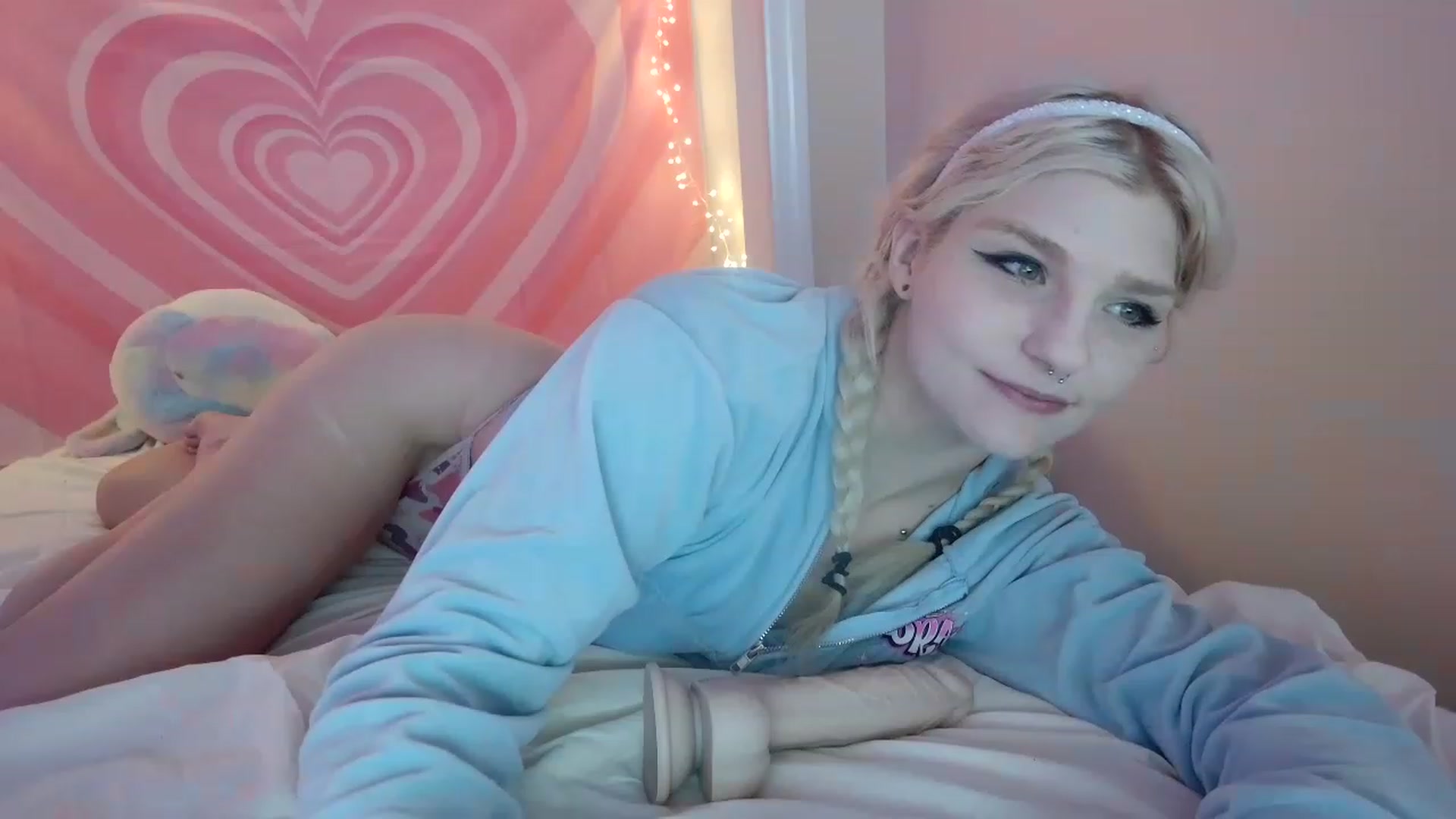 Gallery image thumbnail from DuckChan0's myfreecams stream on, 08/03/2023, 17:31 image 11 of 20