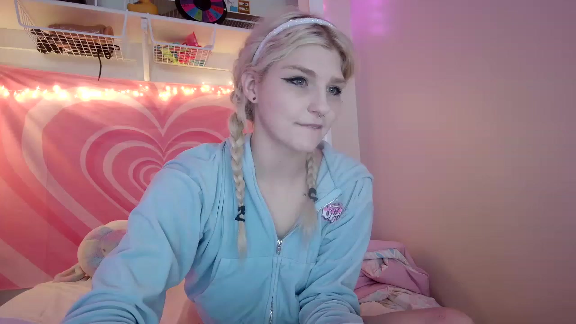 Gallery image thumbnail from DuckChan0's myfreecams stream on, 08/03/2023, 17:31 image 10 of 20
