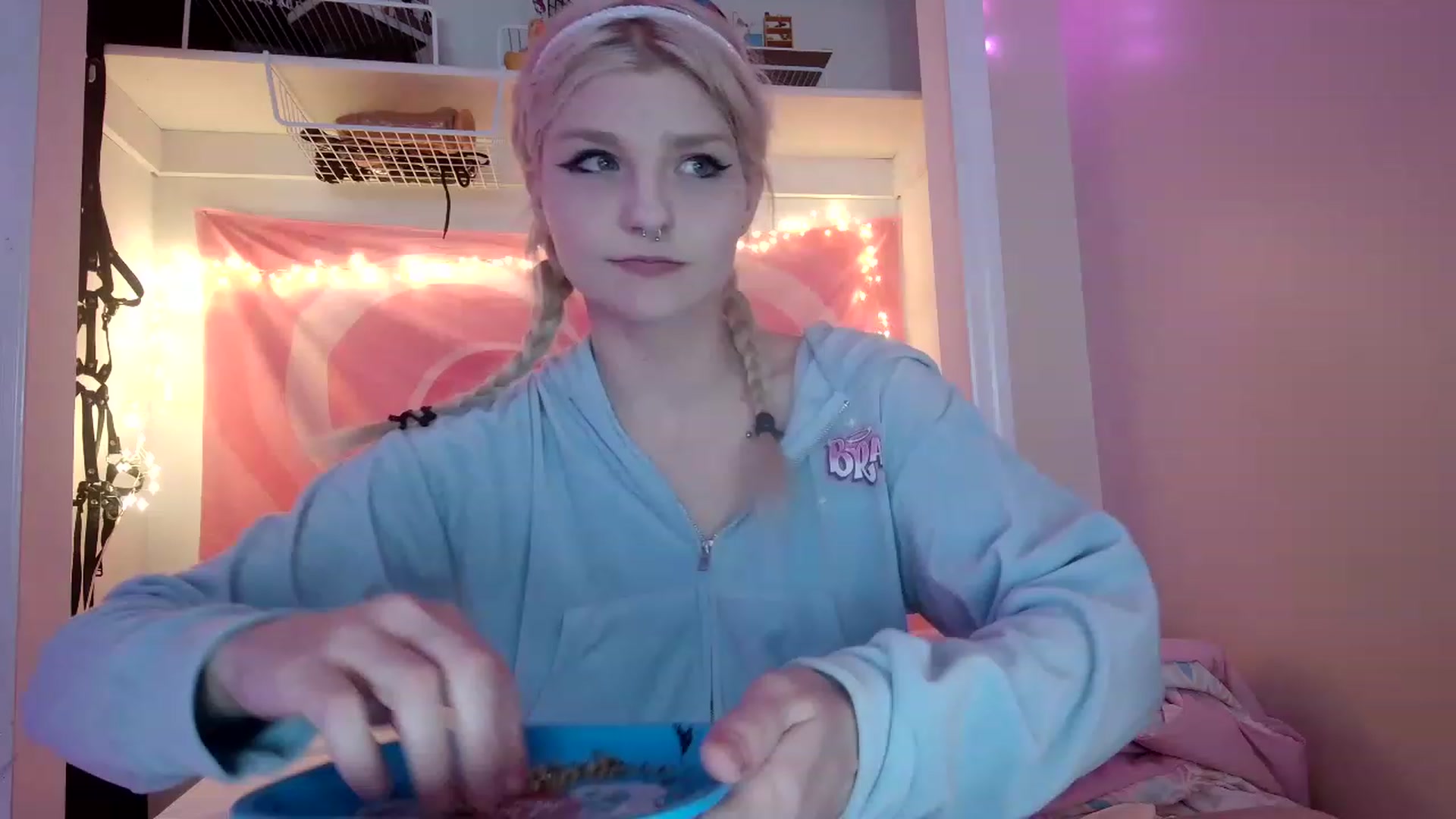 Gallery image thumbnail from DuckChan0's myfreecams stream on, 08/03/2023, 17:31 image 1 of 20