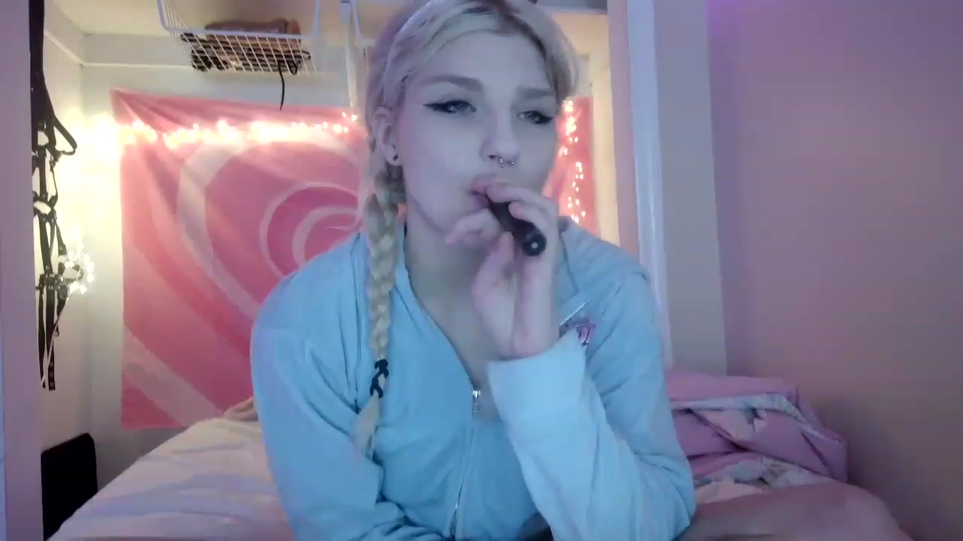 Gallery image thumbnail from DuckChan0's myfreecams stream on, 08/03/2023, 17:31 image 4 of 20
