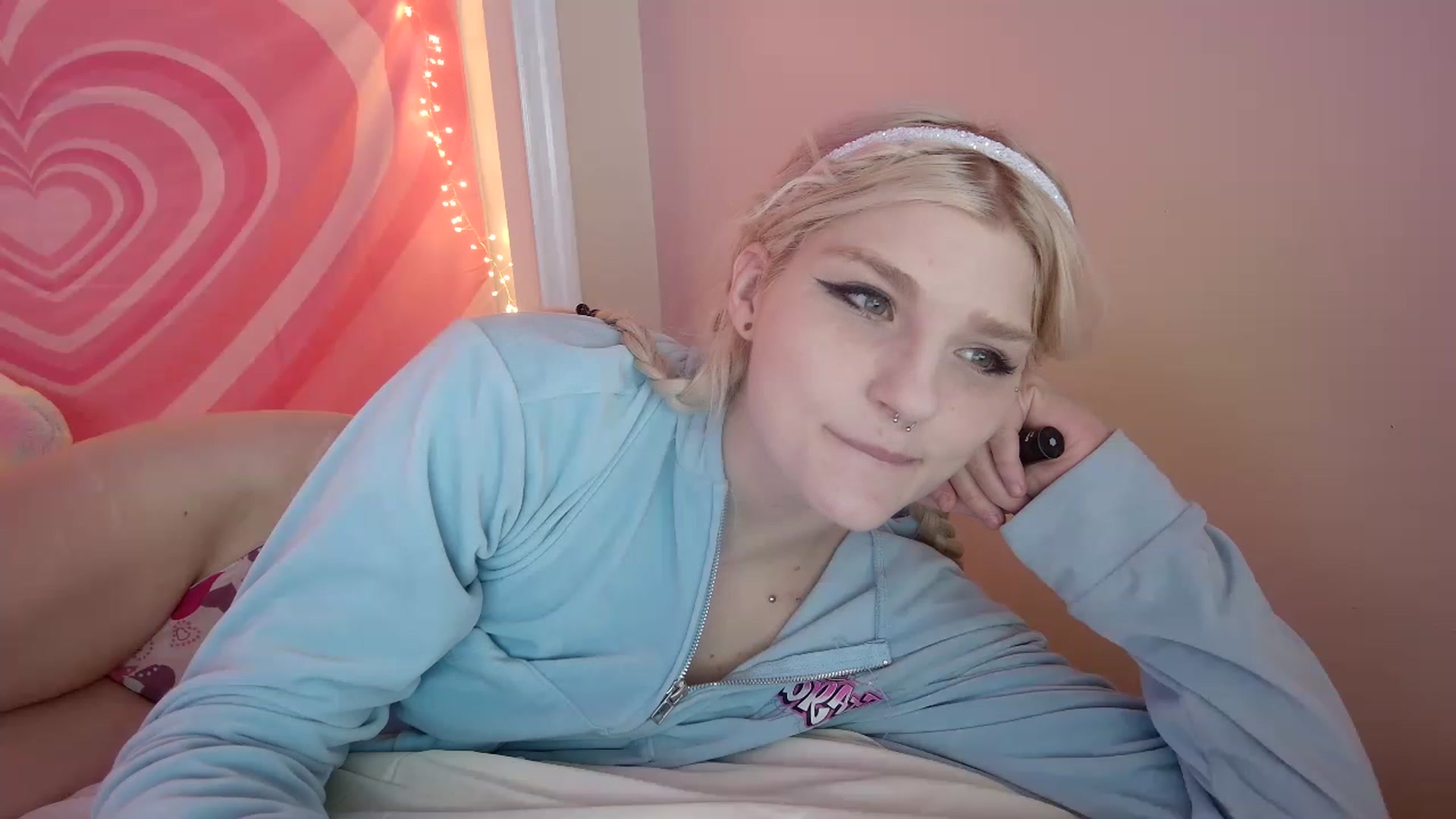 Gallery image thumbnail from DuckChan0's myfreecams stream on, 08/03/2023, 17:31 image 17 of 20