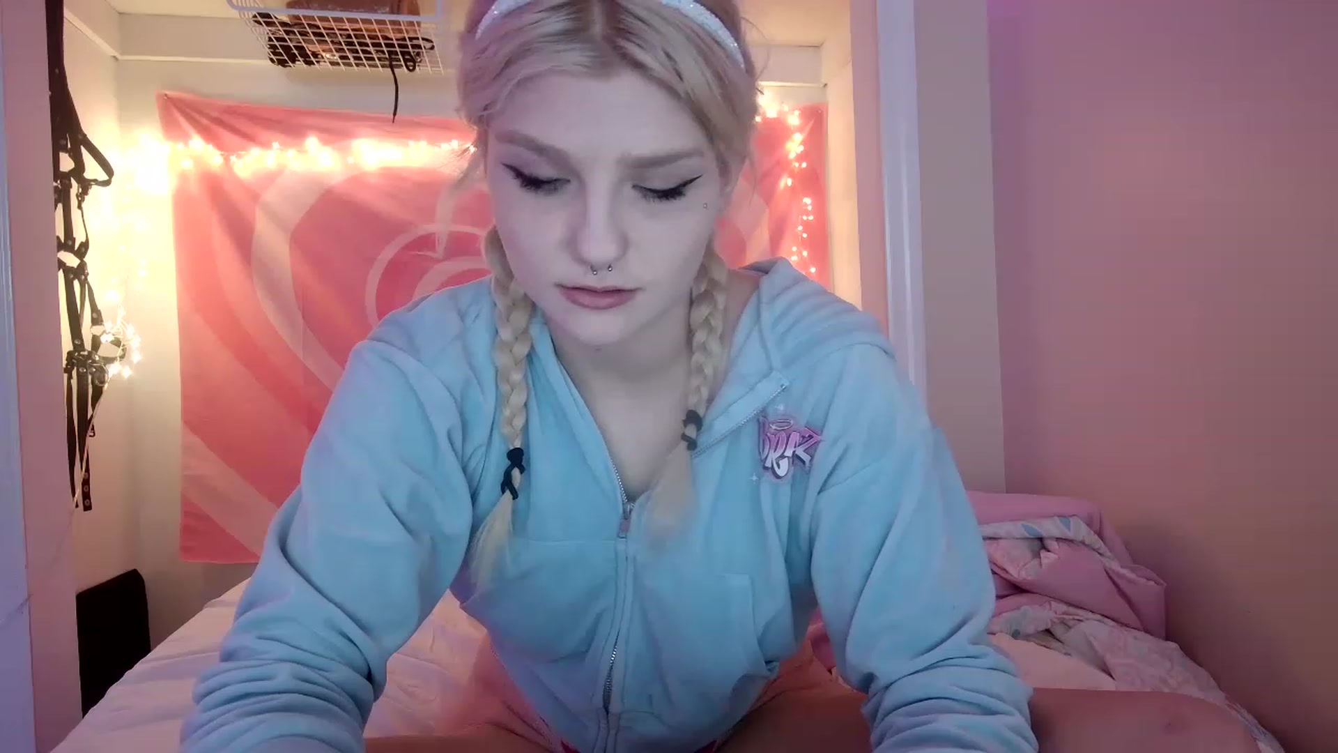 Gallery image thumbnail from DuckChan0's myfreecams stream on, 08/03/2023, 17:31 image 5 of 20