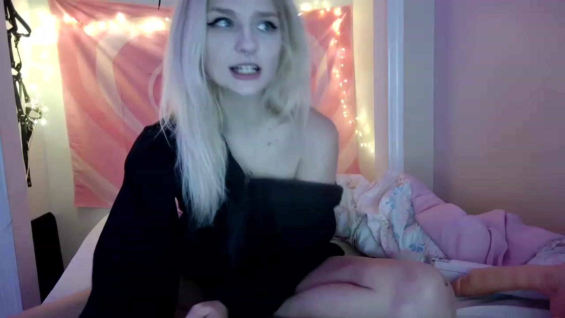 Gallery image thumbnail from DuckChan0's myfreecams stream on, 08/04/2023, 17:38 image 2 of 20