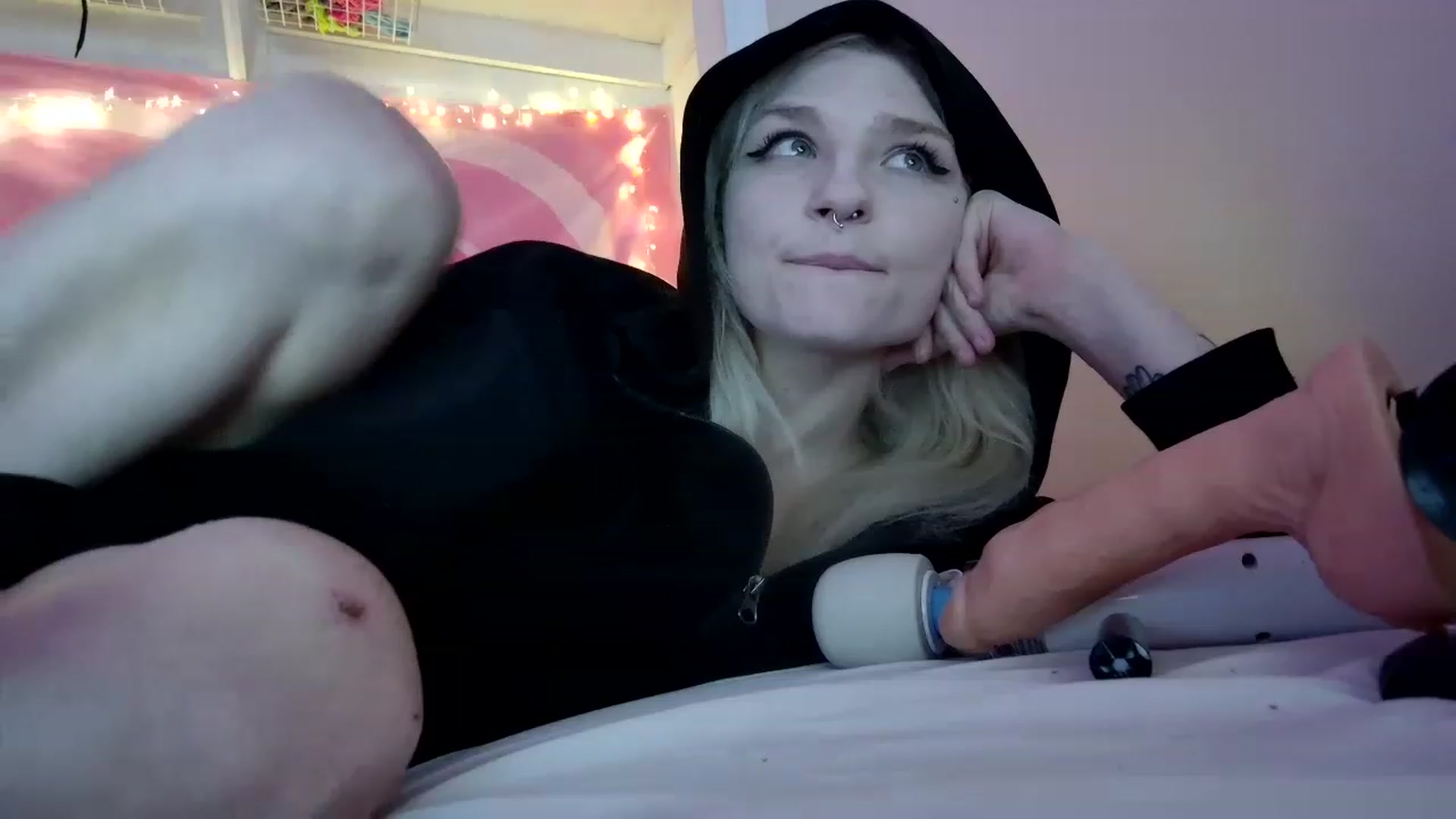 Gallery image thumbnail from DuckChan0's myfreecams stream on, 08/04/2023, 17:38 image 20 of 20