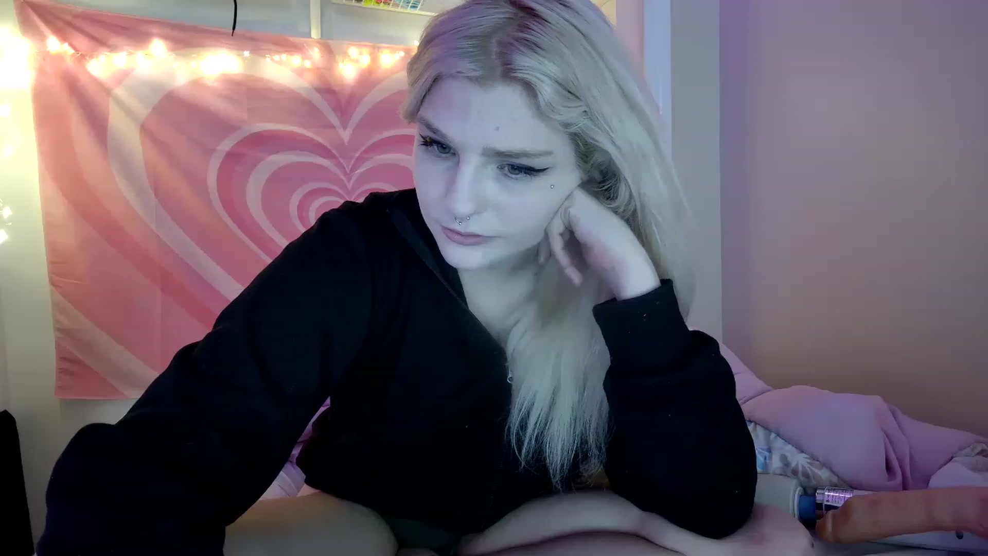 Gallery image thumbnail from DuckChan0's myfreecams stream on, 08/04/2023, 17:38 image 9 of 20
