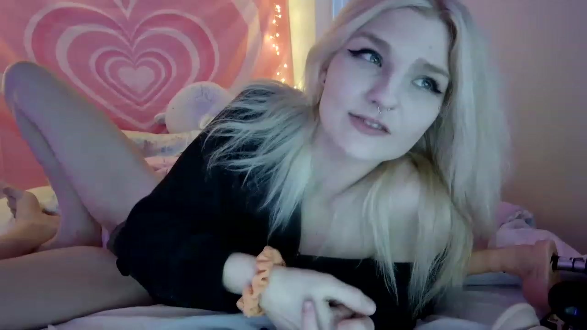 Gallery image thumbnail from DuckChan0's myfreecams stream on, 08/04/2023, 17:38 image 3 of 20