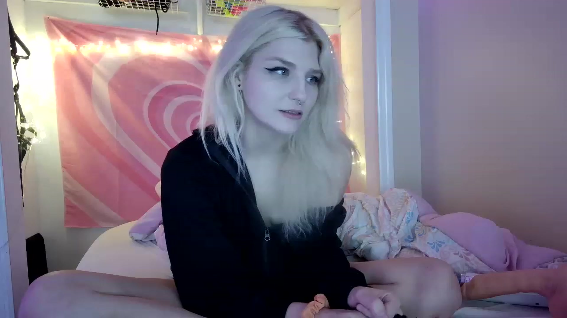 Gallery image thumbnail from DuckChan0's myfreecams stream on, 08/04/2023, 17:38 image 13 of 20