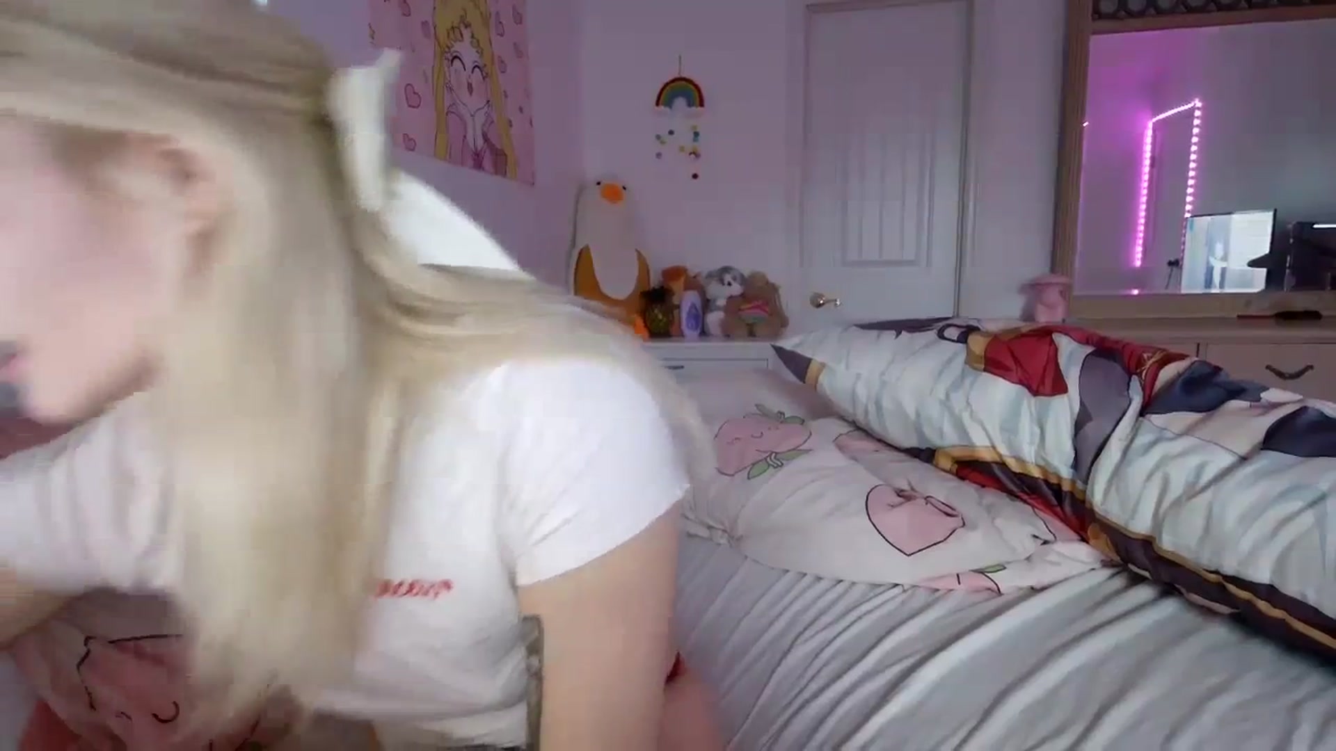 Gallery image thumbnail from DuckChan0's myfreecams stream on, 08/06/2023, 23:29 image 7 of 20
