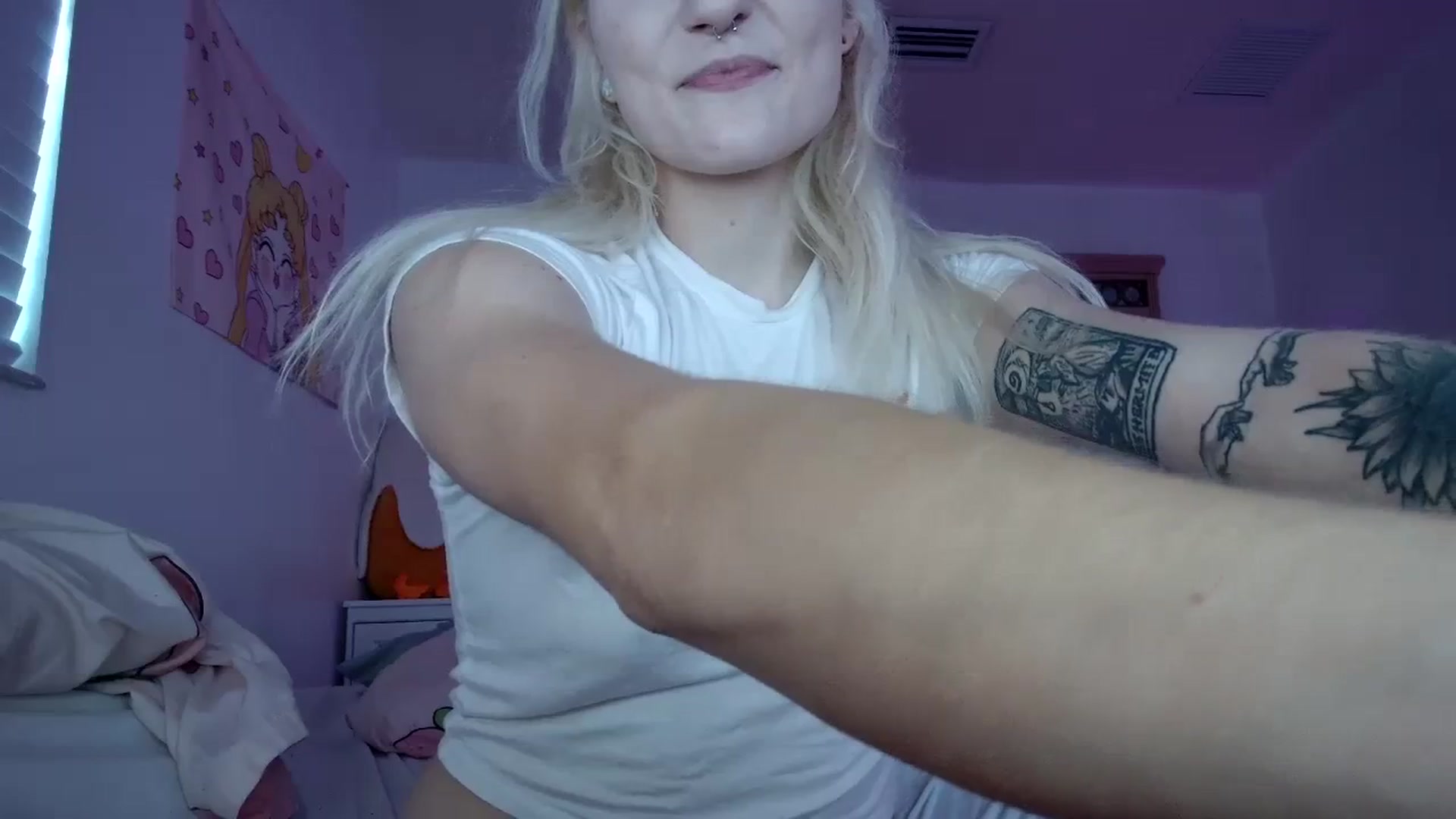 Gallery image thumbnail from DuckChan0's myfreecams stream on, 08/06/2023, 23:29 image 19 of 20