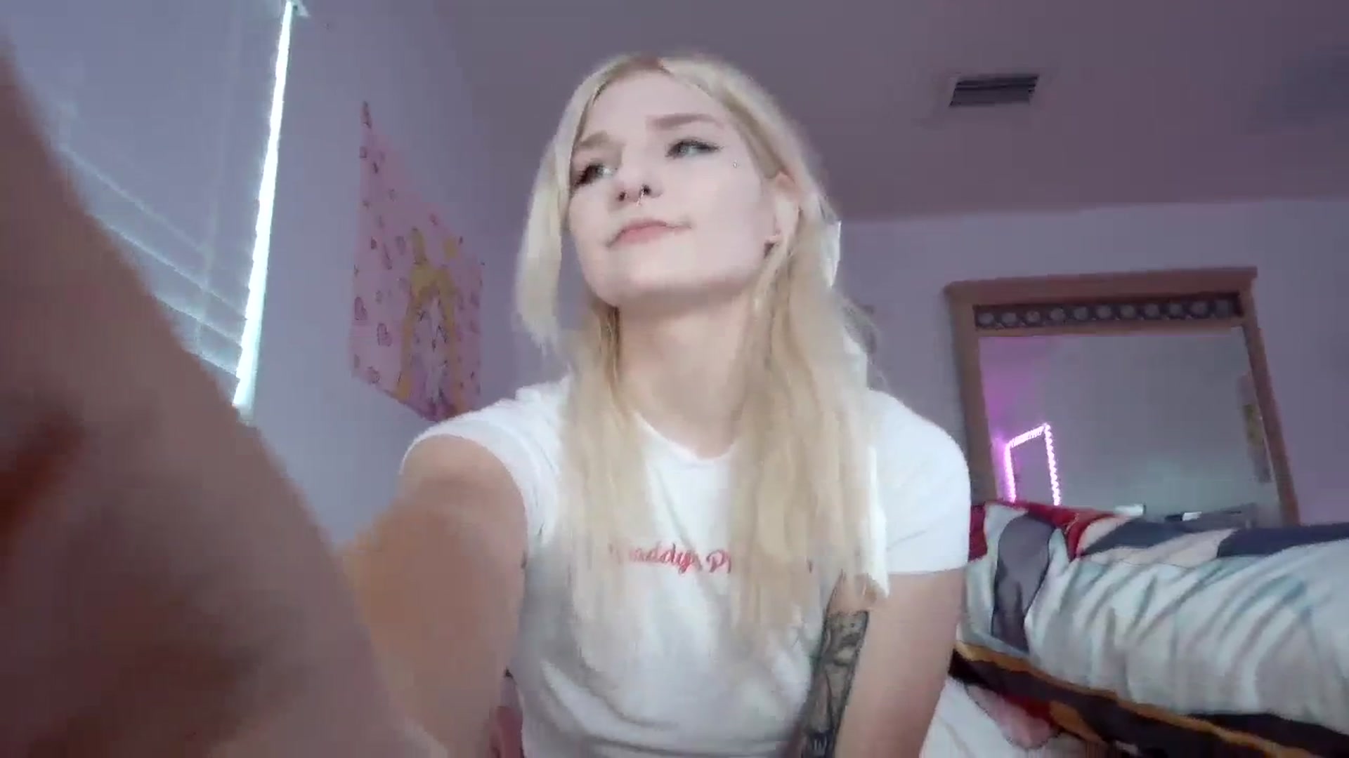 Gallery image thumbnail from DuckChan0's myfreecams stream on, 08/06/2023, 23:29 image 4 of 20