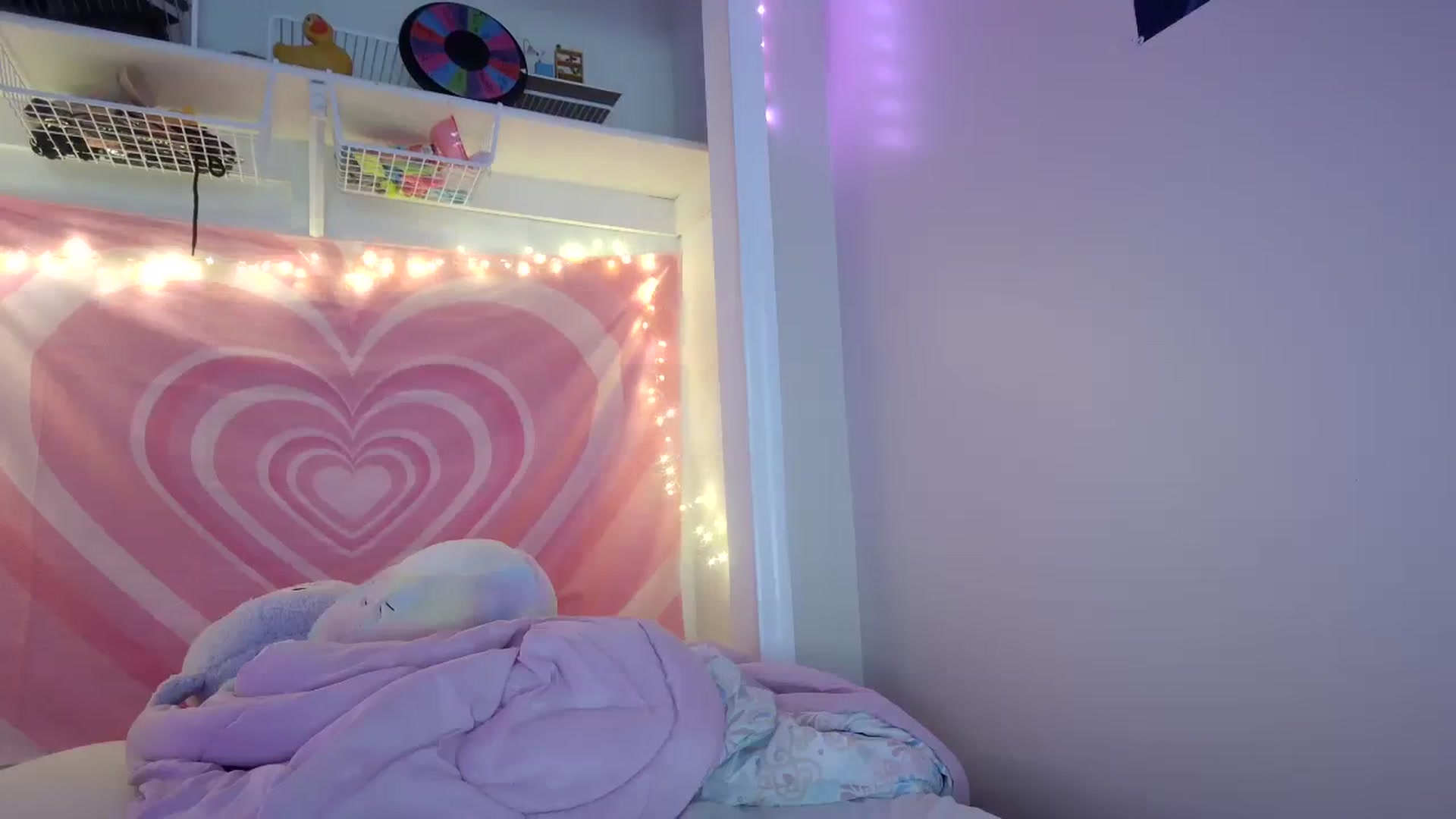 Gallery image thumbnail from DuckChan0's myfreecams stream on, 08/08/2023, 16:37 image 11 of 20