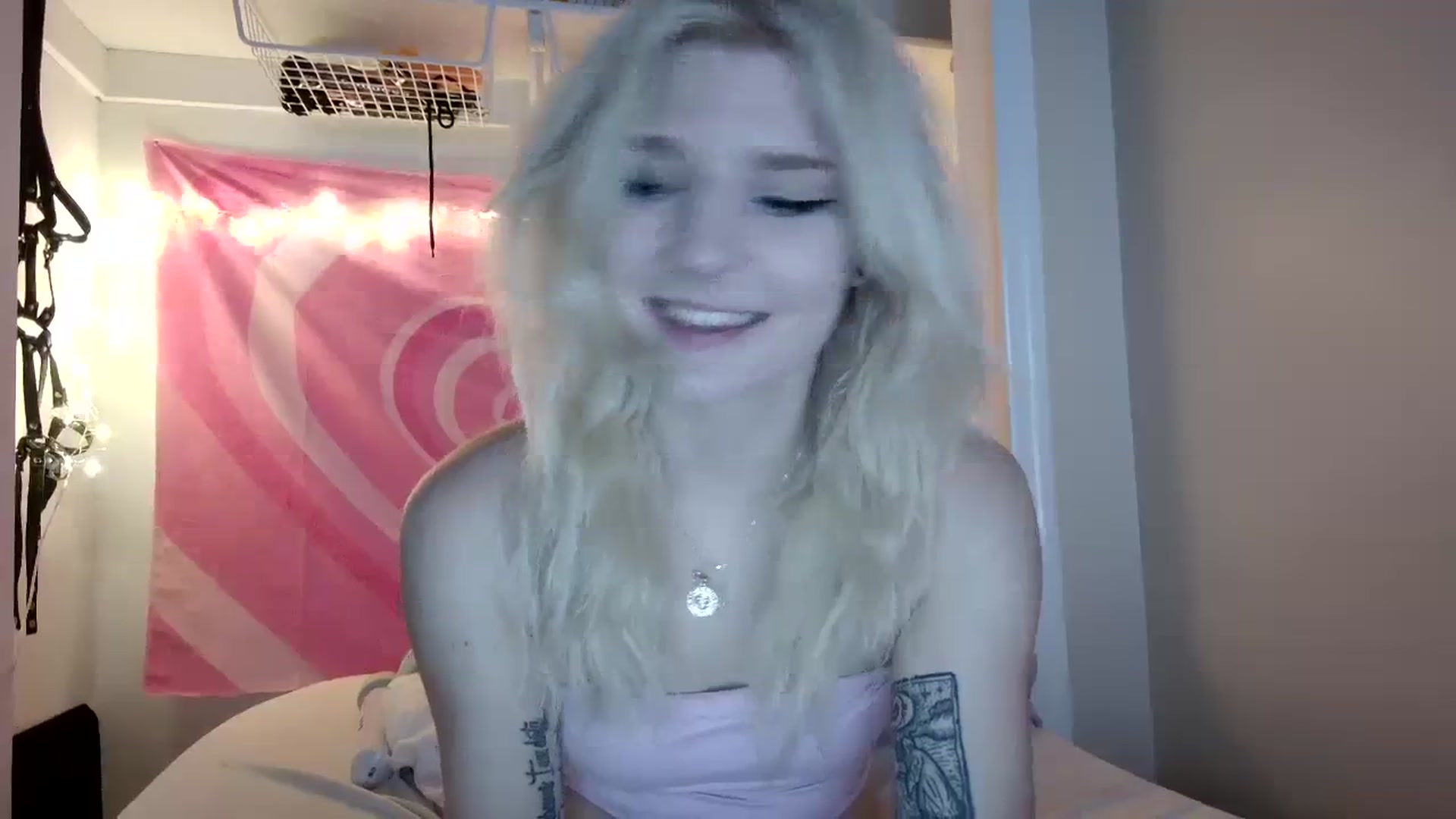 Gallery image thumbnail from DuckChan0's myfreecams stream on, 08/10/2023, 20:03 image 17 of 20