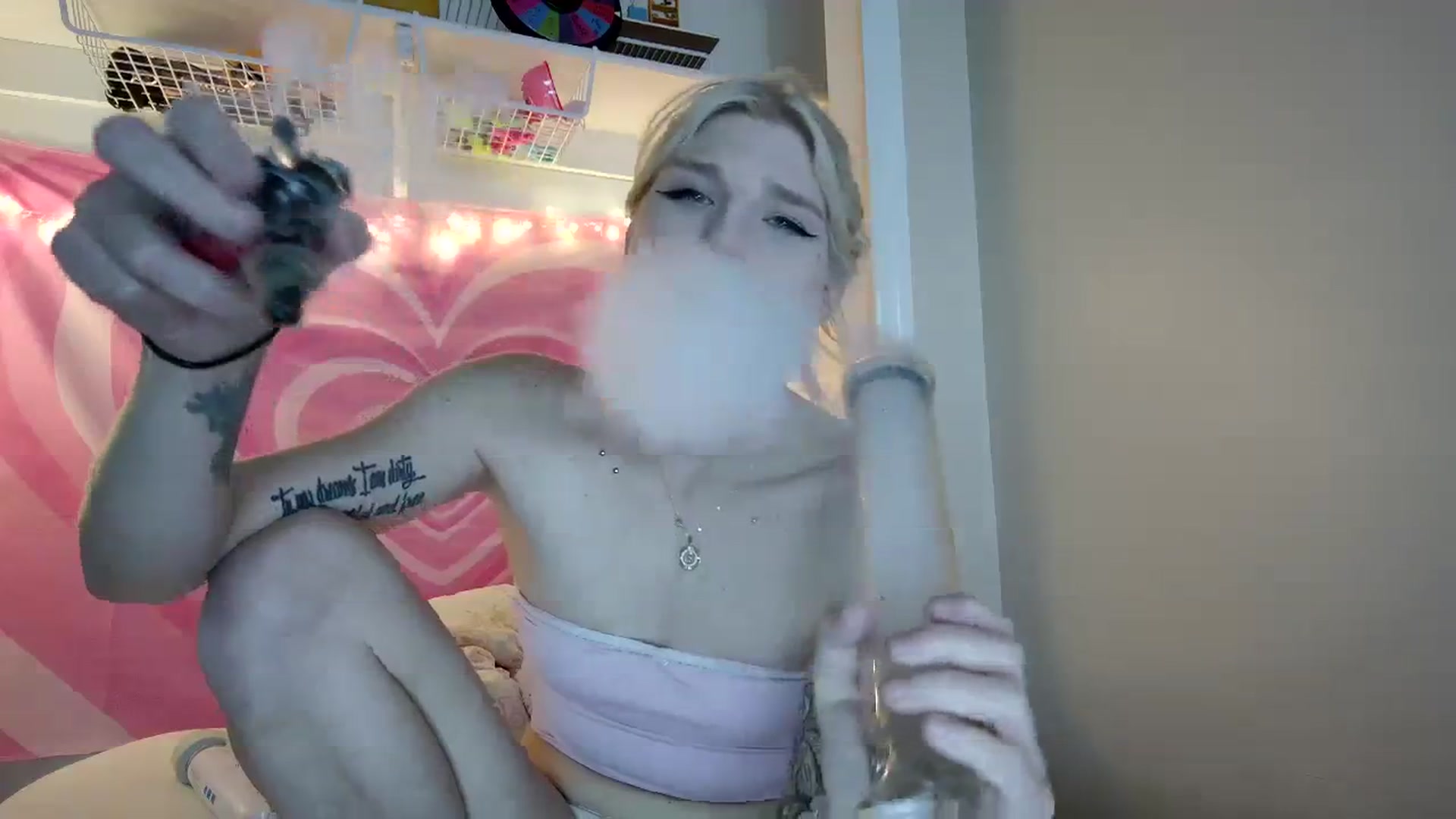 Gallery image thumbnail from DuckChan0's myfreecams stream on, 08/10/2023, 20:03 image 4 of 20