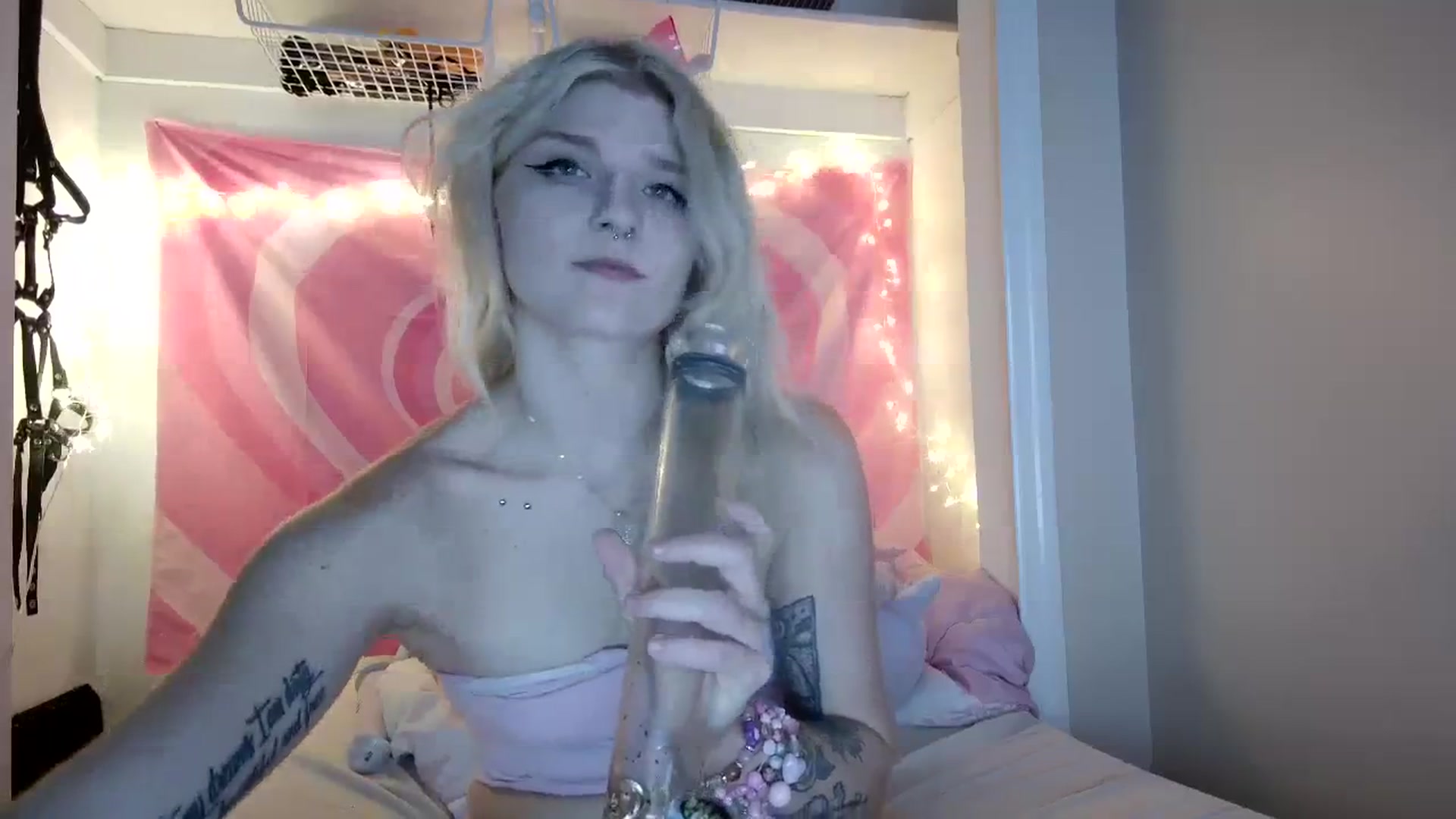 Gallery image thumbnail from DuckChan0's myfreecams stream on, 08/10/2023, 20:03 image 14 of 20