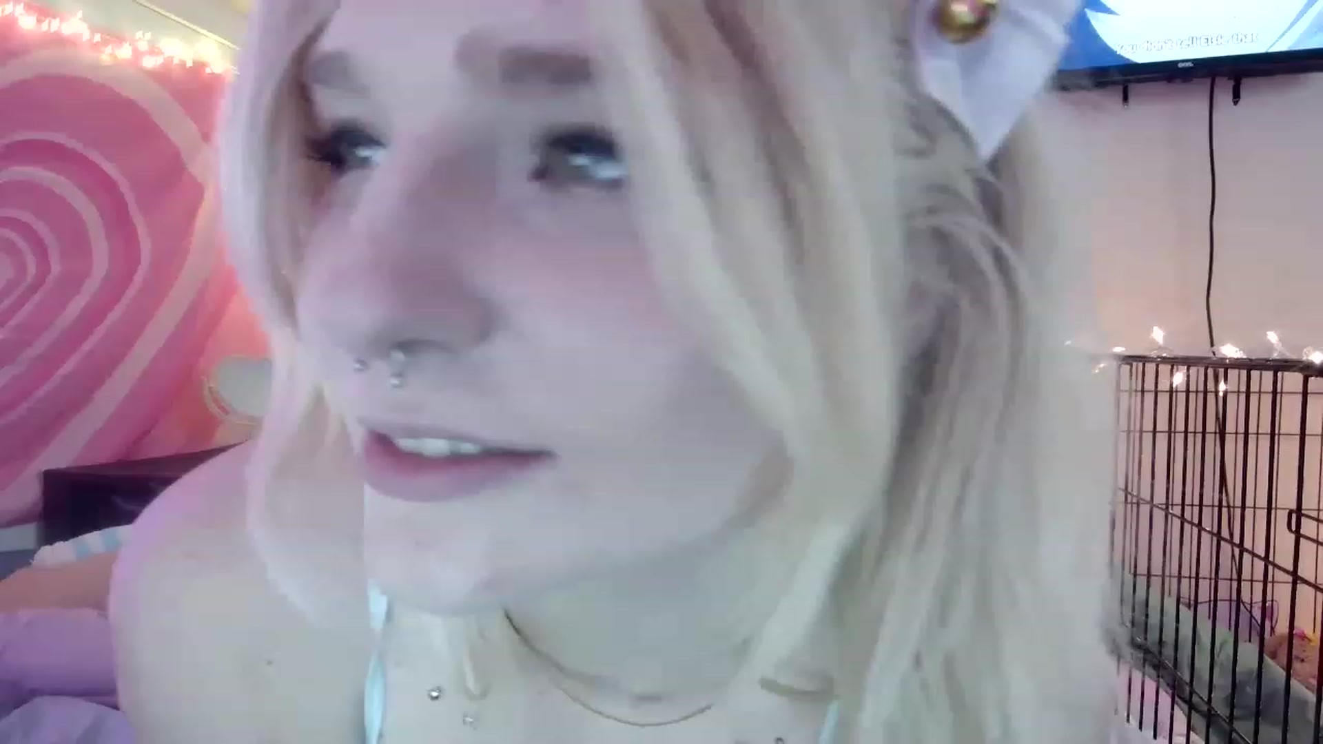 Gallery image thumbnail from DuckChan0's myfreecams stream on, 08/16/2023, 18:04 image 11 of 20